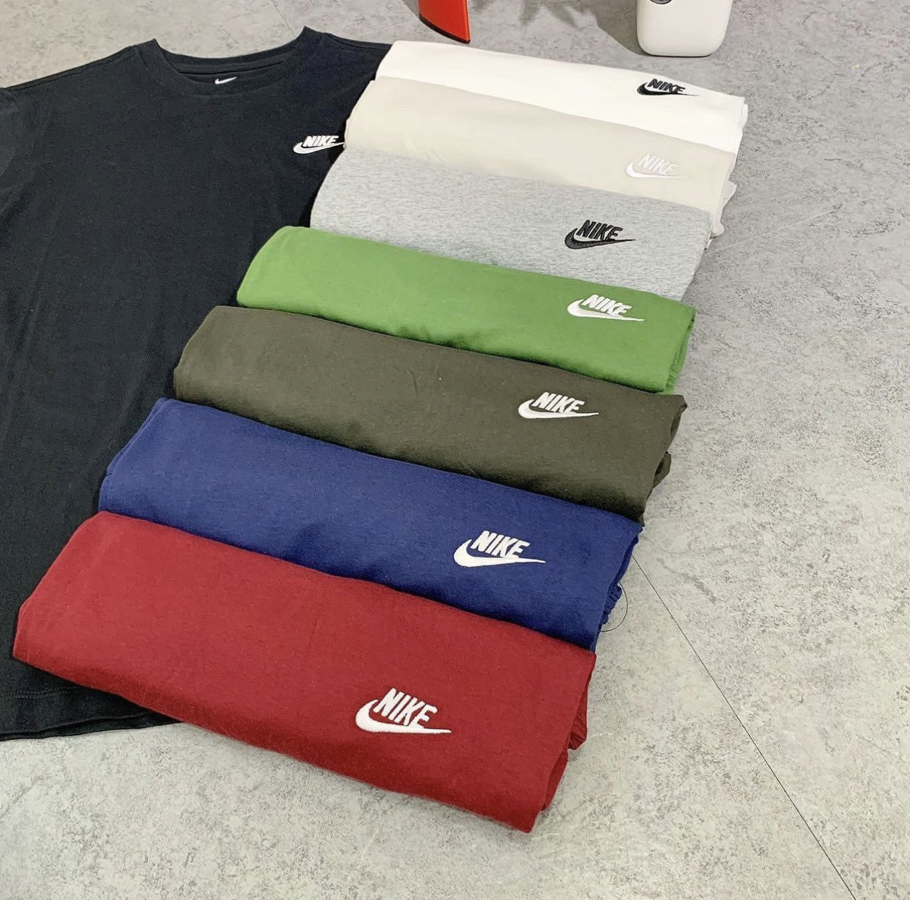 NIKE SMALL LOGO TEE 各色