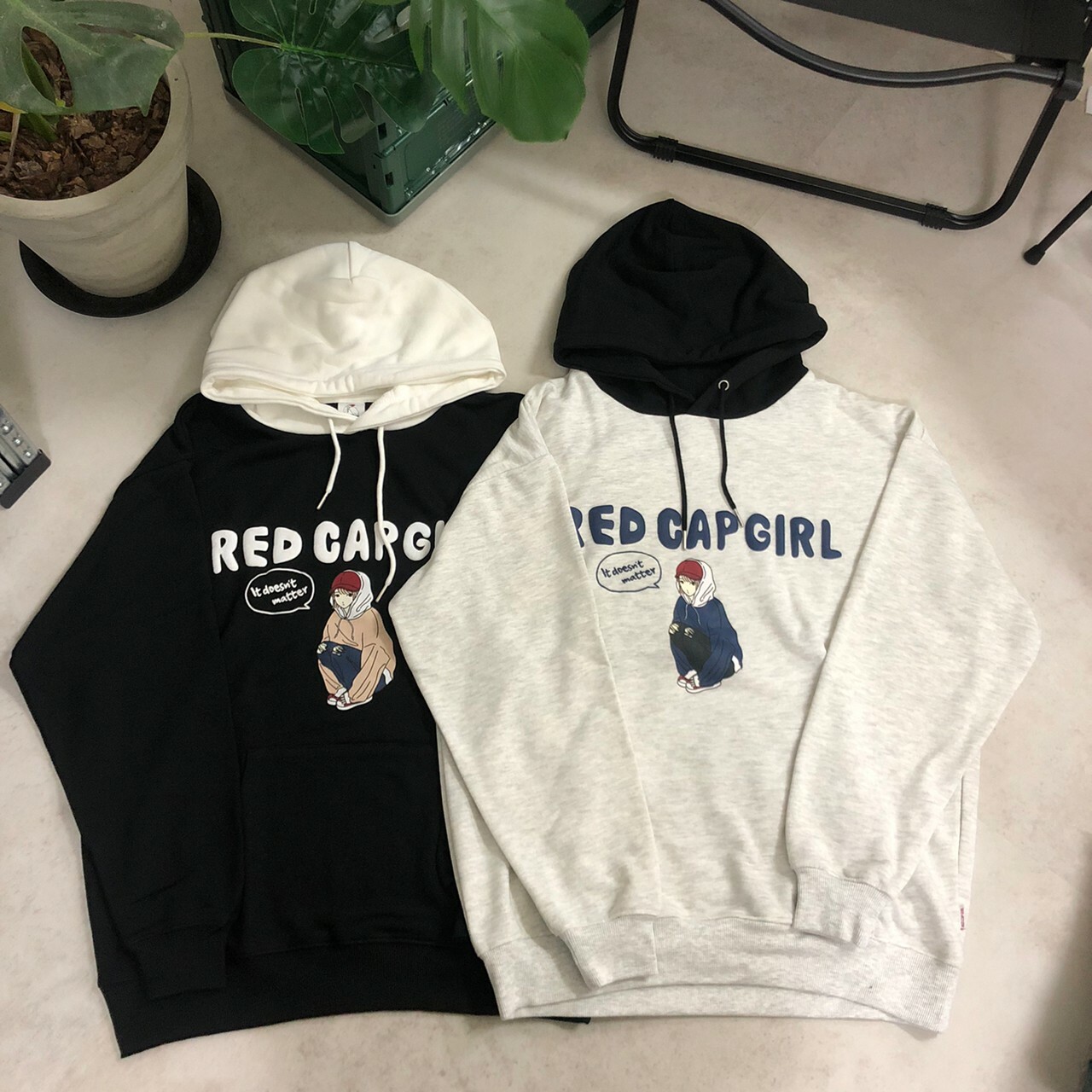 Red Cap Girl Big Silhouette 泡沫印花套頭連帽衫 23531