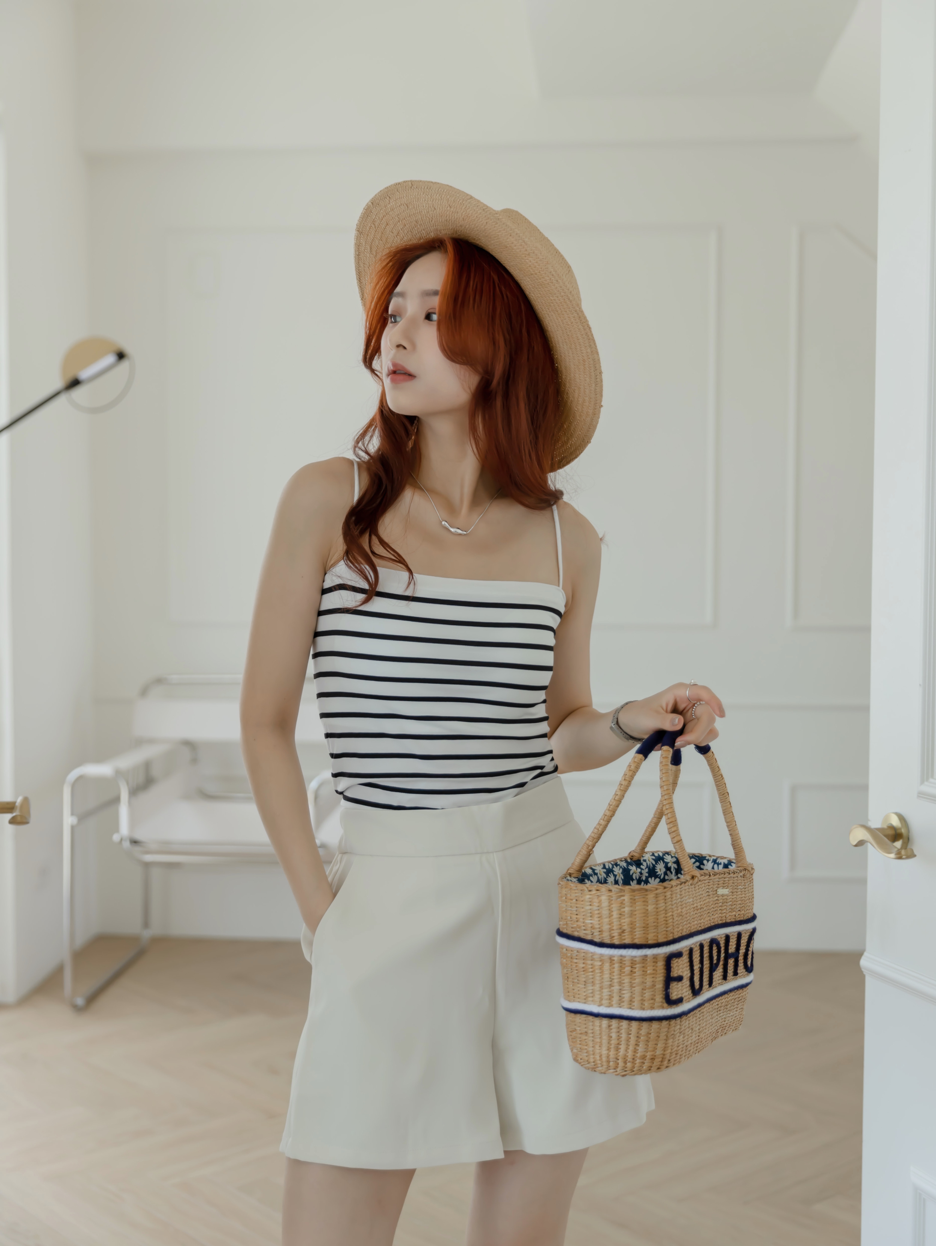 奶油白垂墜冰絲雪紡短褲