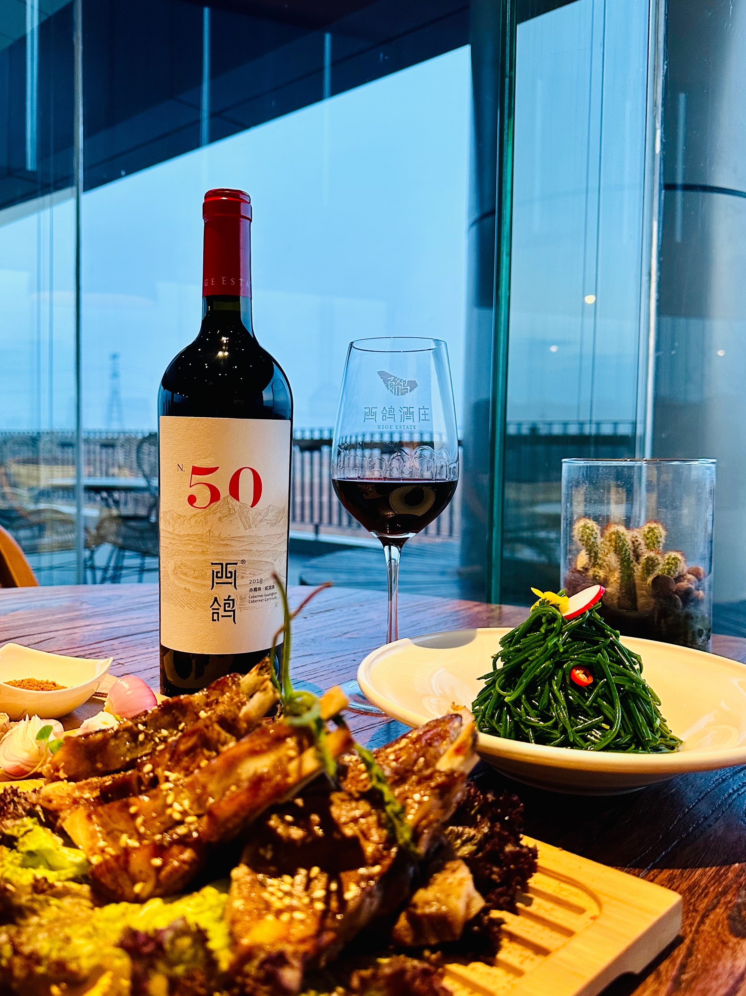 #西鴿酒莊 #火火Netshop #火火國際 #玉鴿 #紅酒 #餐酒 #xigeestate #wineofchina #滕上滕 #X糸列 #蛇龍珠 #赤霞珠 #白洒 #N609 #N50 #N28 #霞多麗 #馬瑟蘭 #馬爾貝克 #龍年 #禮盒