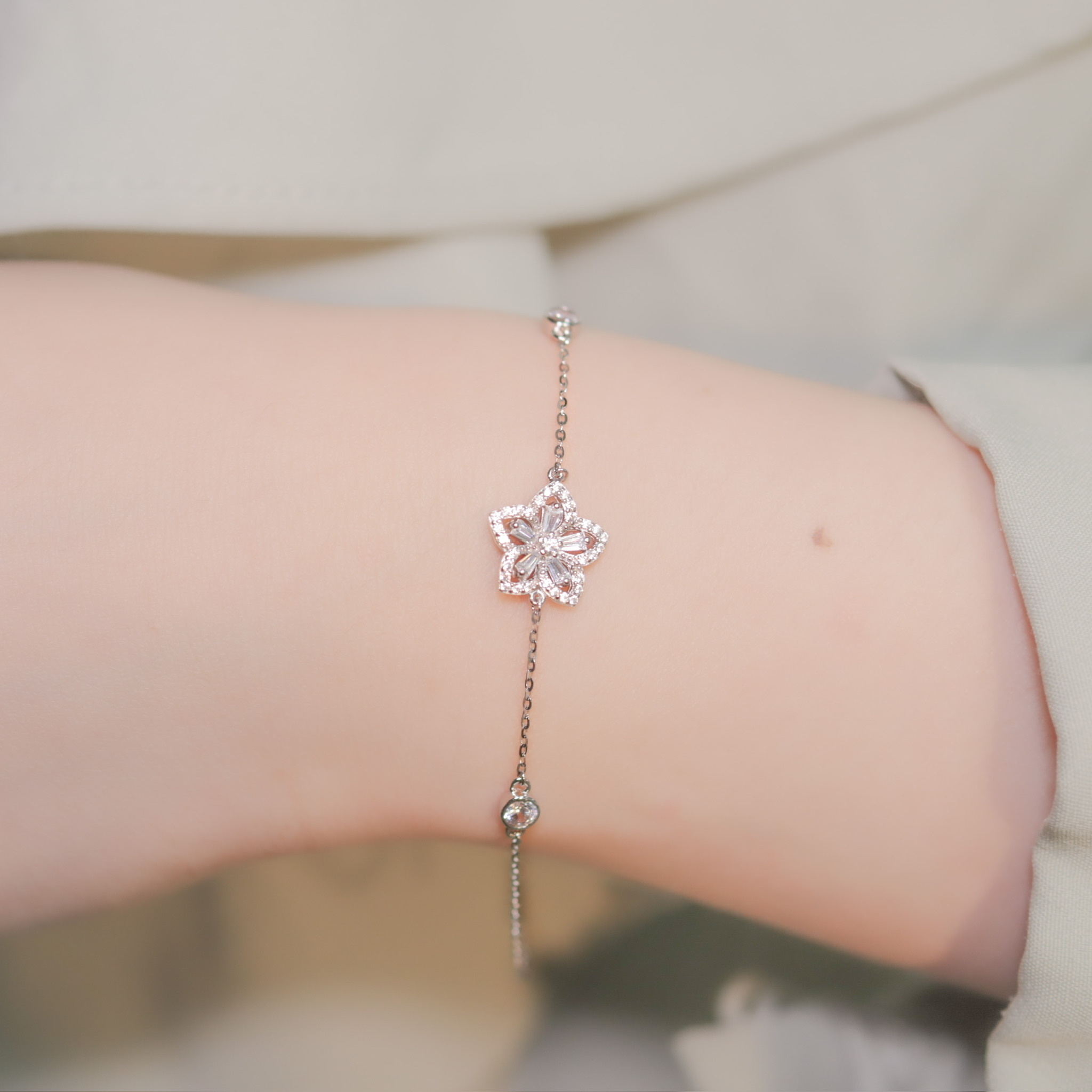 | 925 Silver | Flower Speaker Bracelet | BR0689 |