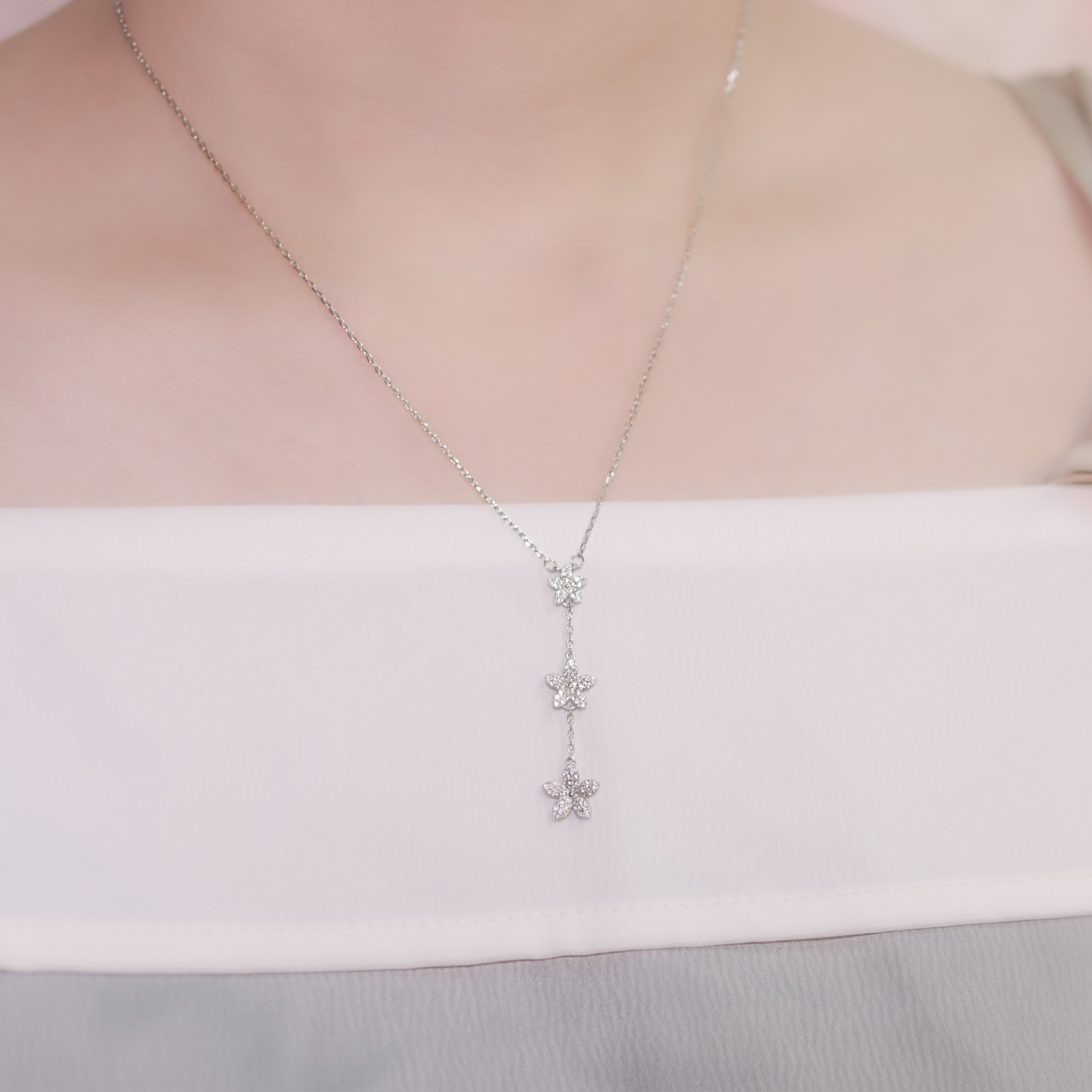 | 925 Silver | Evidence Of Flower Necklace | NE0221 |