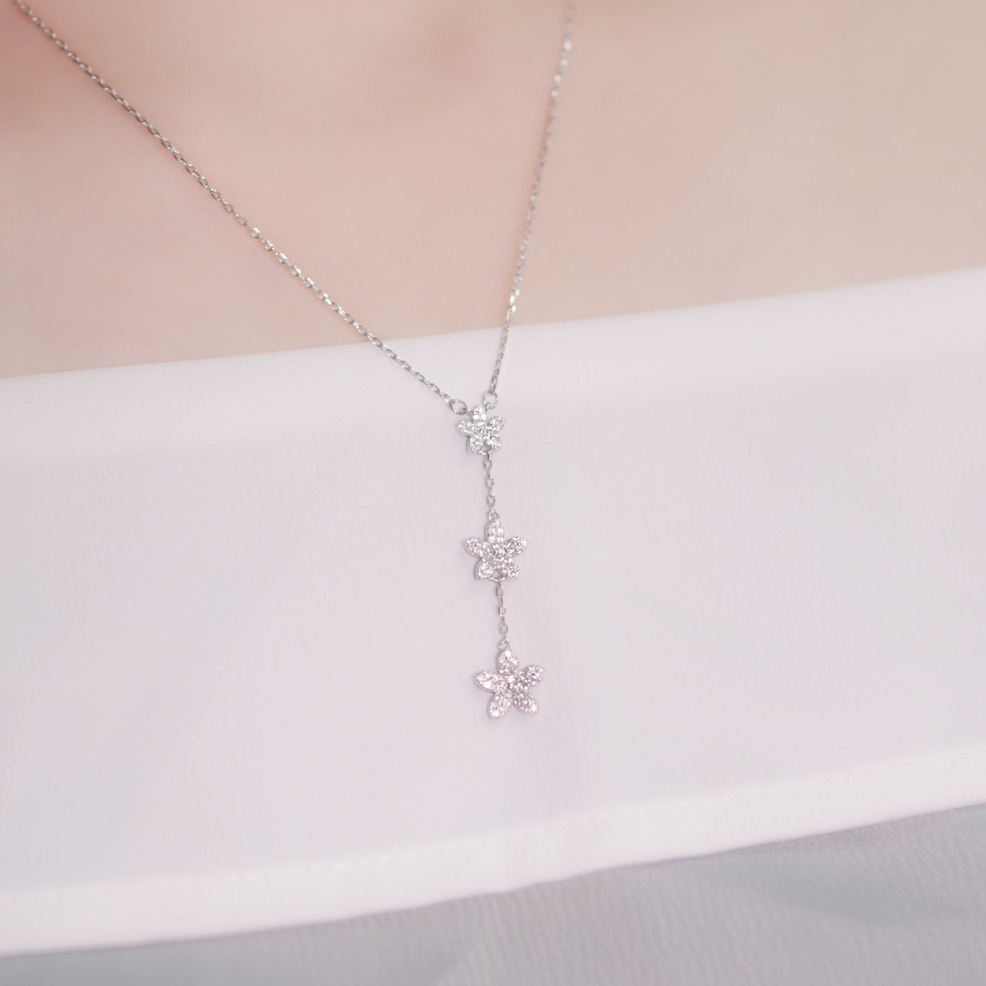 | 925 Silver | Evidence Of Flower Necklace | NE0221 |