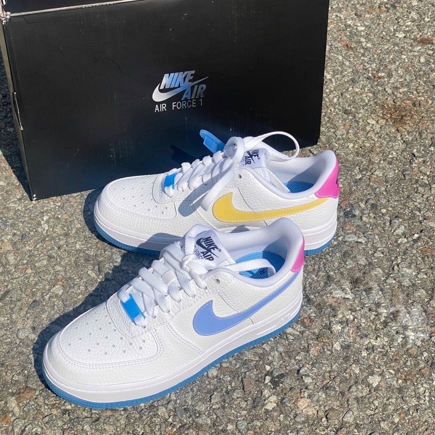 NIKE AIR FORCE 1 UV 熱感應紫外線白藍黃色女鞋DA8301-101 / 調貨