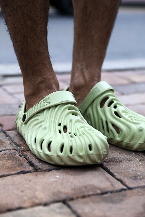 褶皺線條CLOG涼鞋