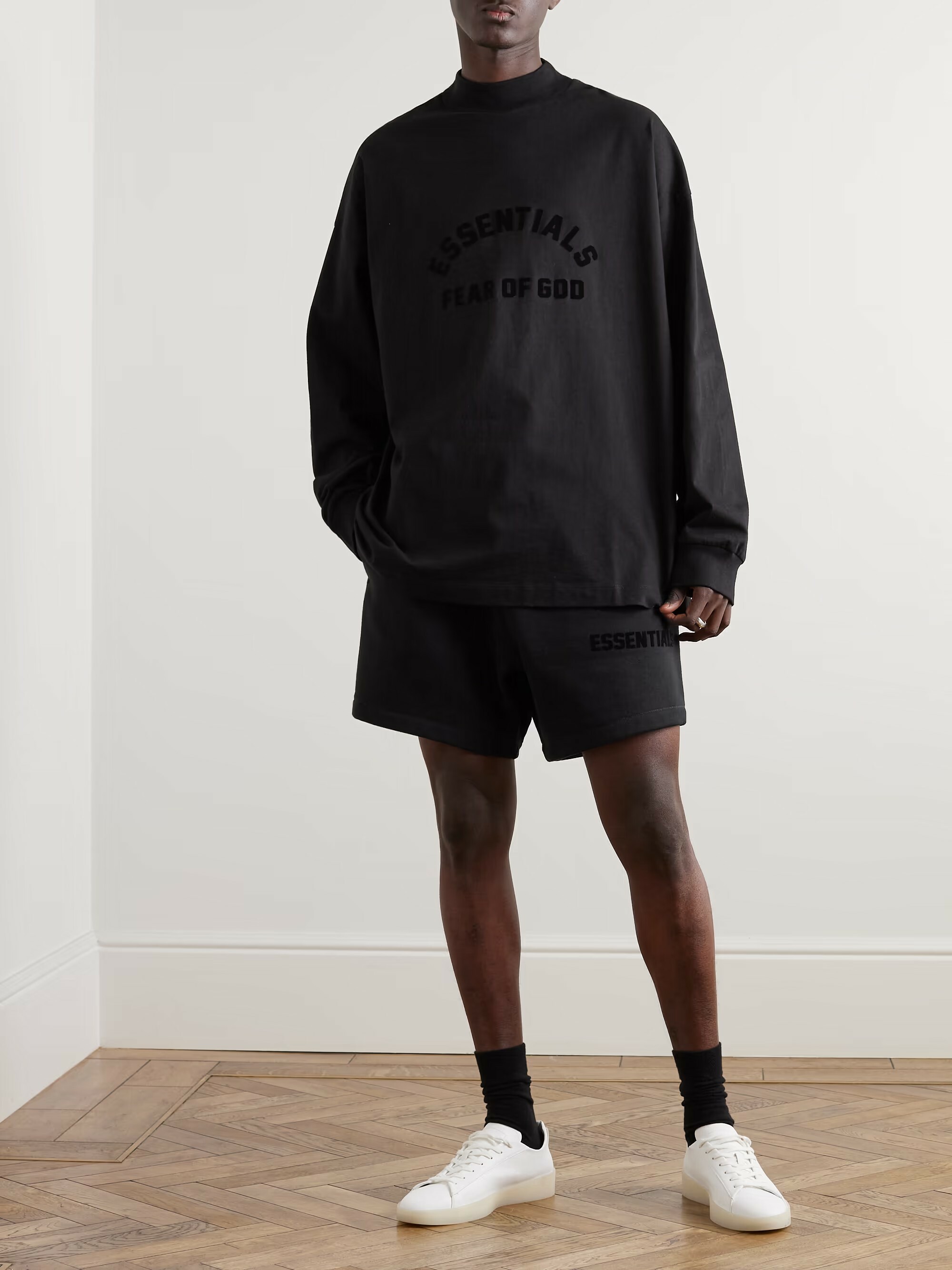 FOG ESSENTIALS 質感黑系列 高領 膠印字體LOGO 薄長袖