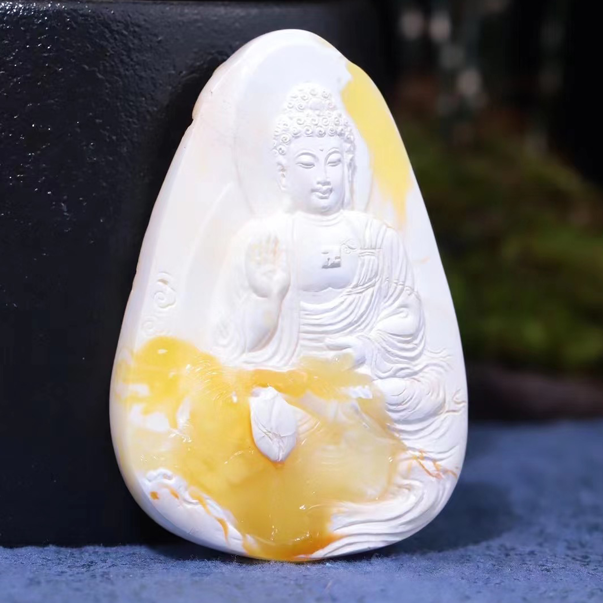 傳家孤品3A天然俄羅斯白蜜蠟大師精雕落款阿彌陀佛掛牌
