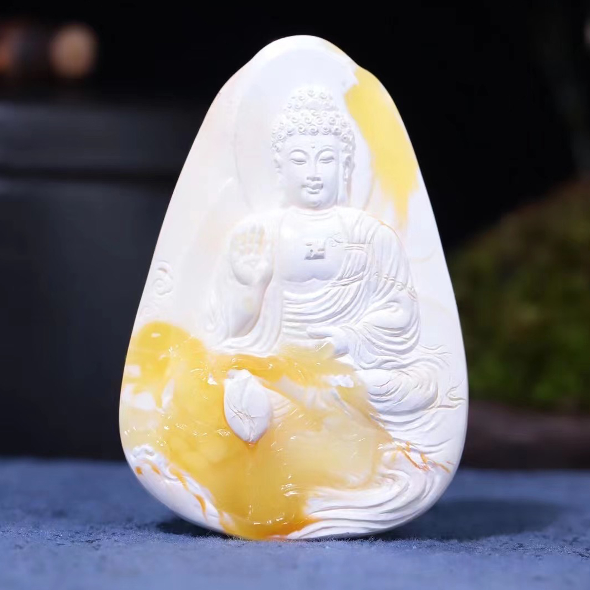 傳家孤品3A天然俄羅斯白蜜蠟大師精雕落款阿彌陀佛掛牌
