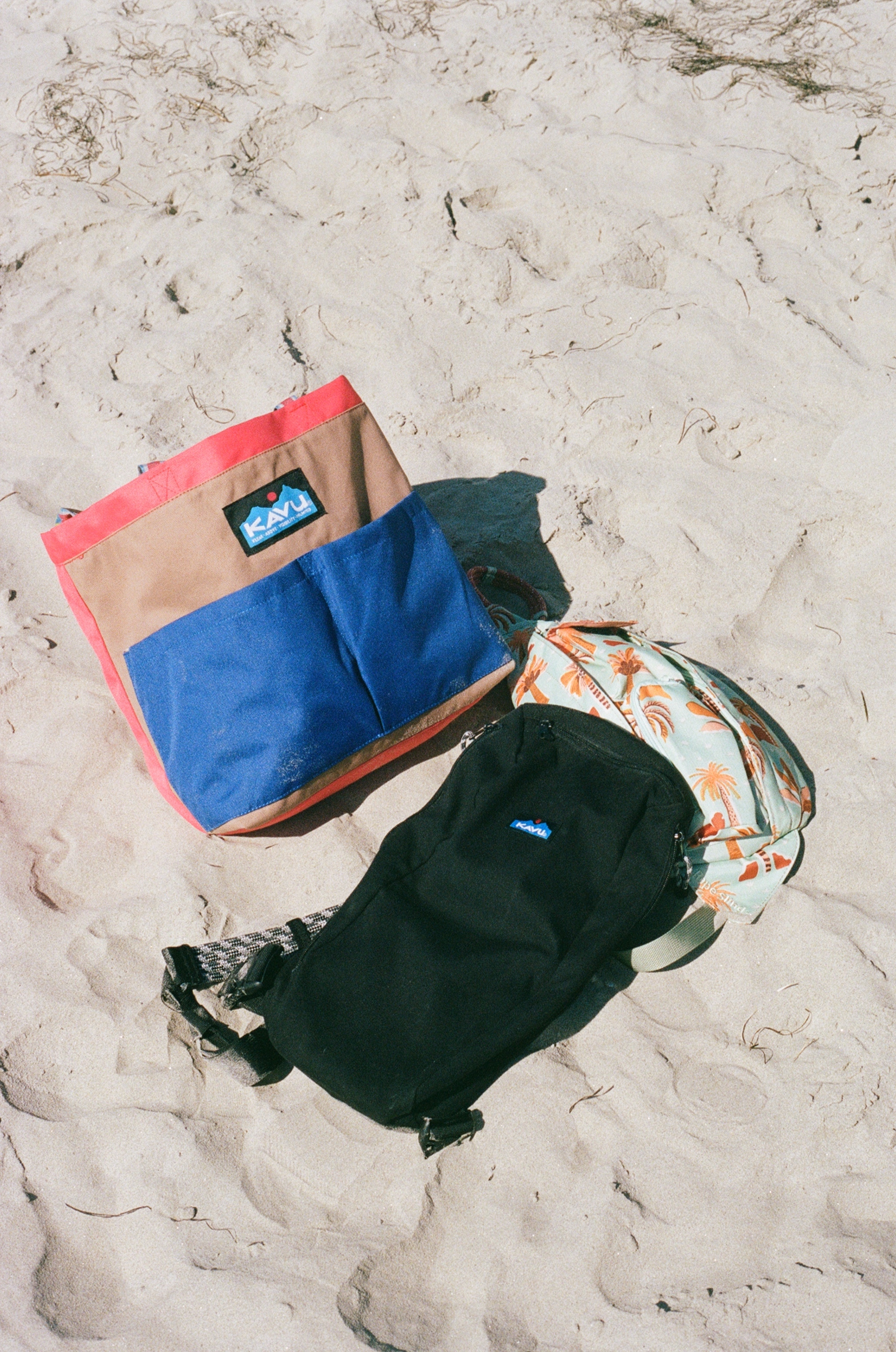 KAVU. Twin Falls Tote #9339 ( 2212 Wanderland )