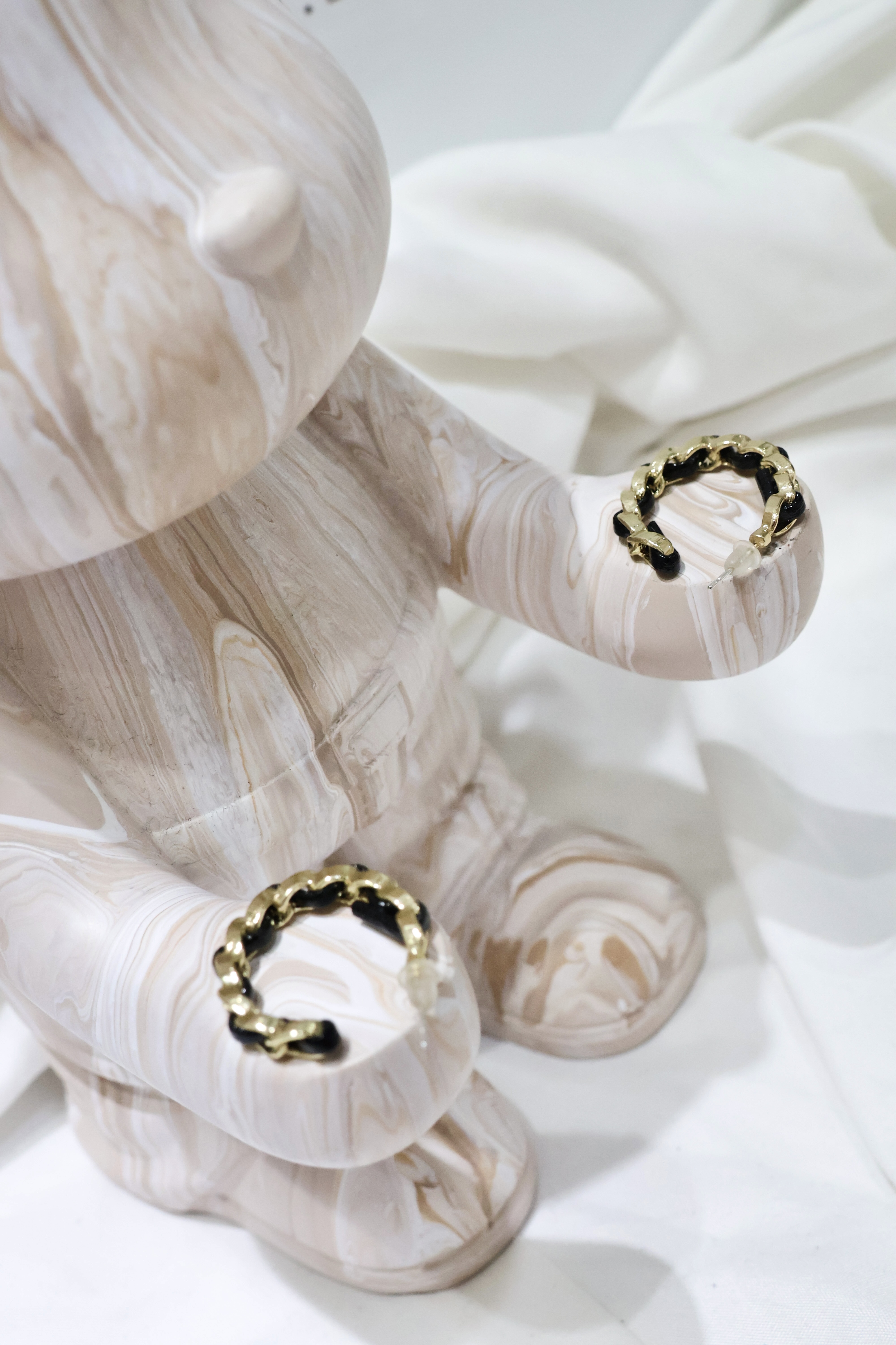 超美😭小香皮革金邊耳環