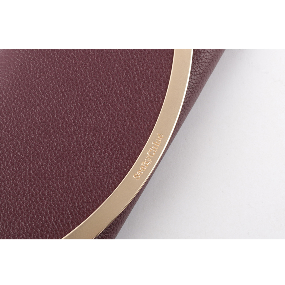 【SEE BY CHLOE】Lizzie 弧形標誌牛皮翻蓋長夾(酒紅色)