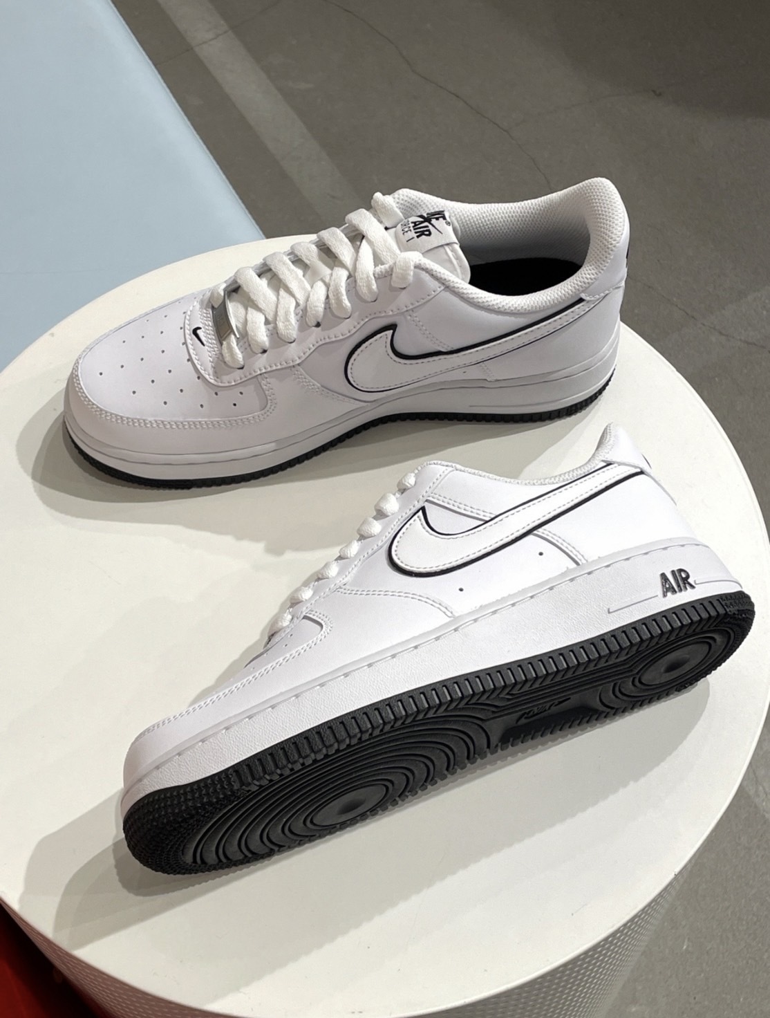 NIKE AIR FORCE 1 黑影