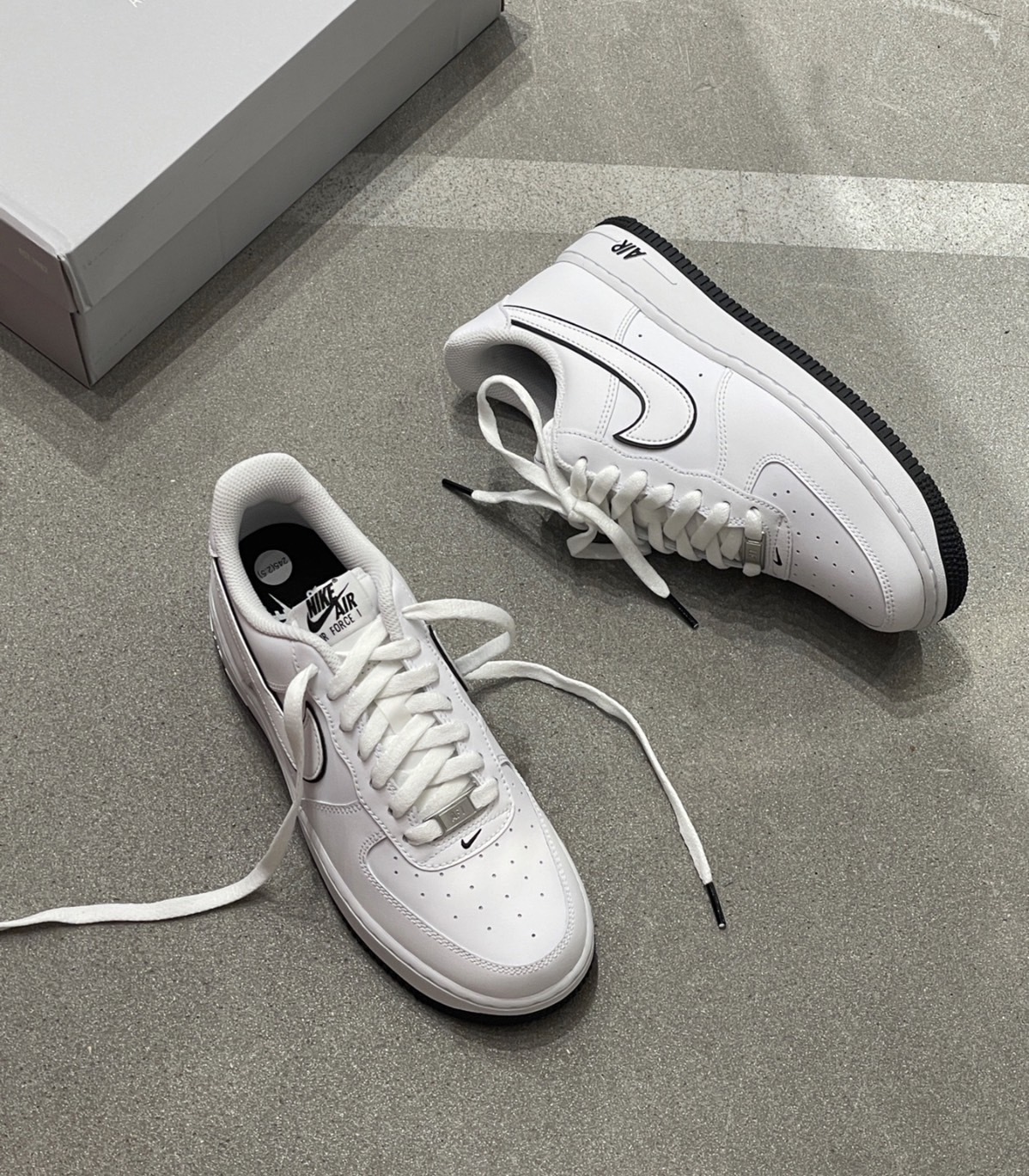 NIKE AIR FORCE 1 黑影