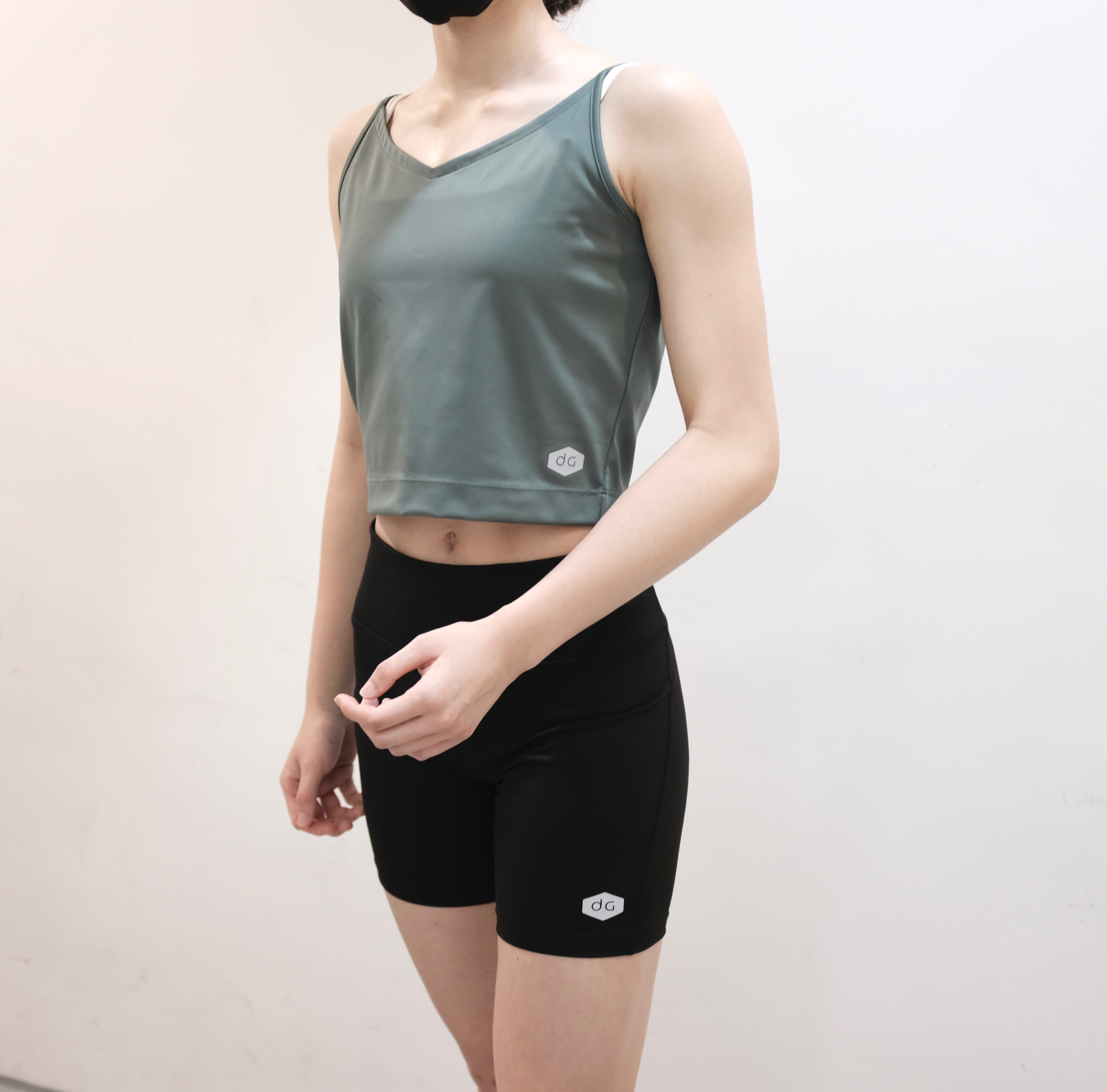 女子訓練V領吊帶背心(抹茶綠色)