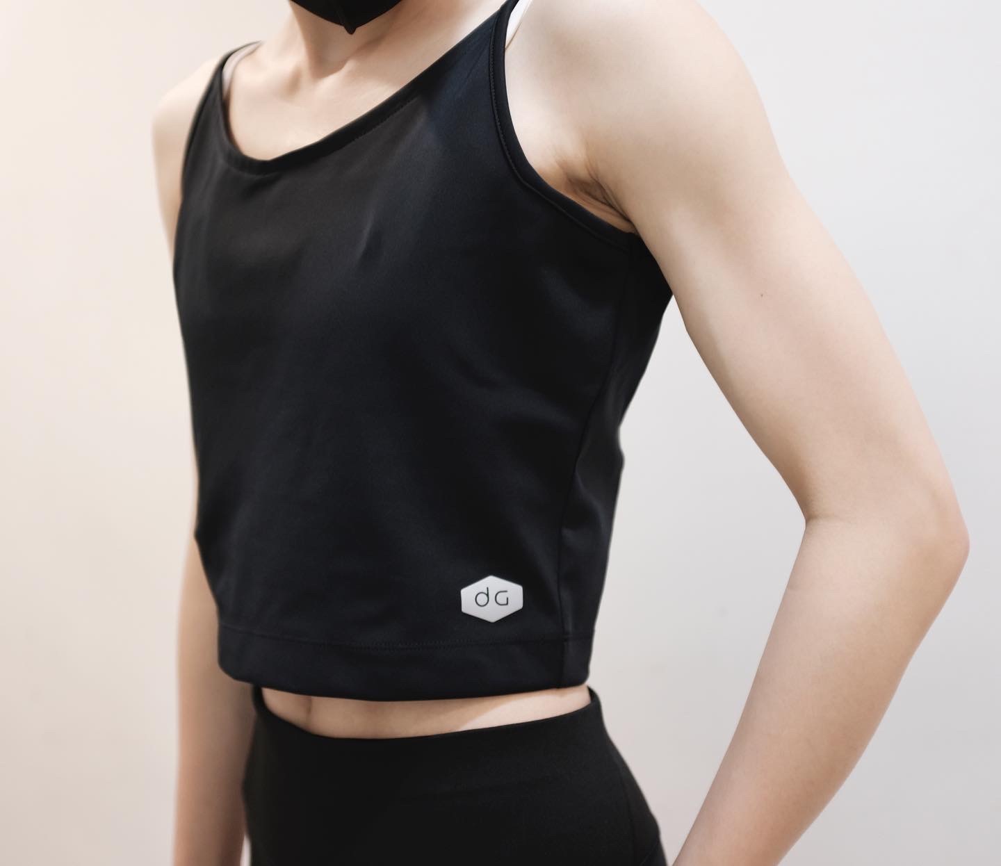 女子訓練V領吊帶背心(黑色)