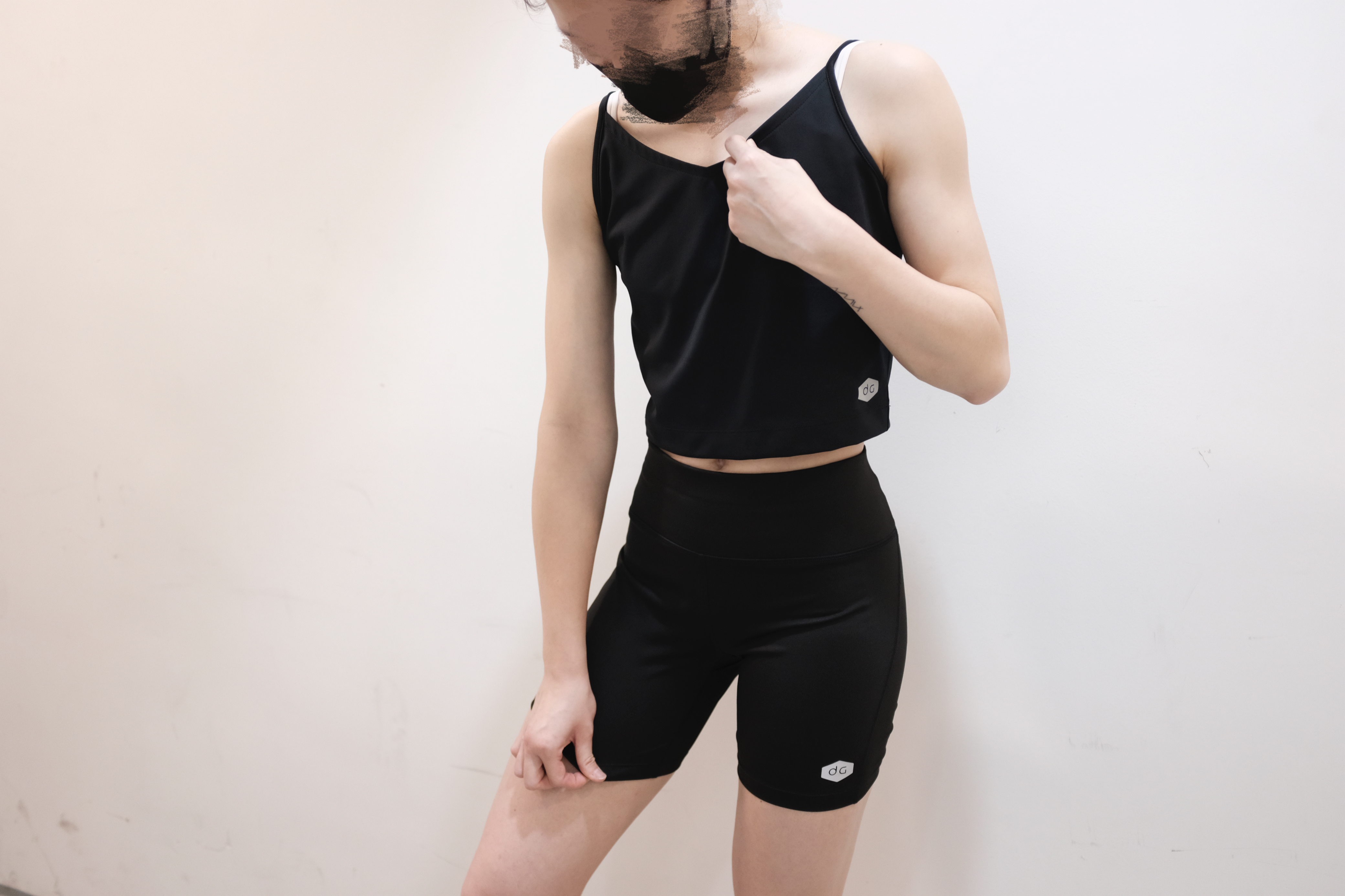 女子訓練V領吊帶背心(黑色)