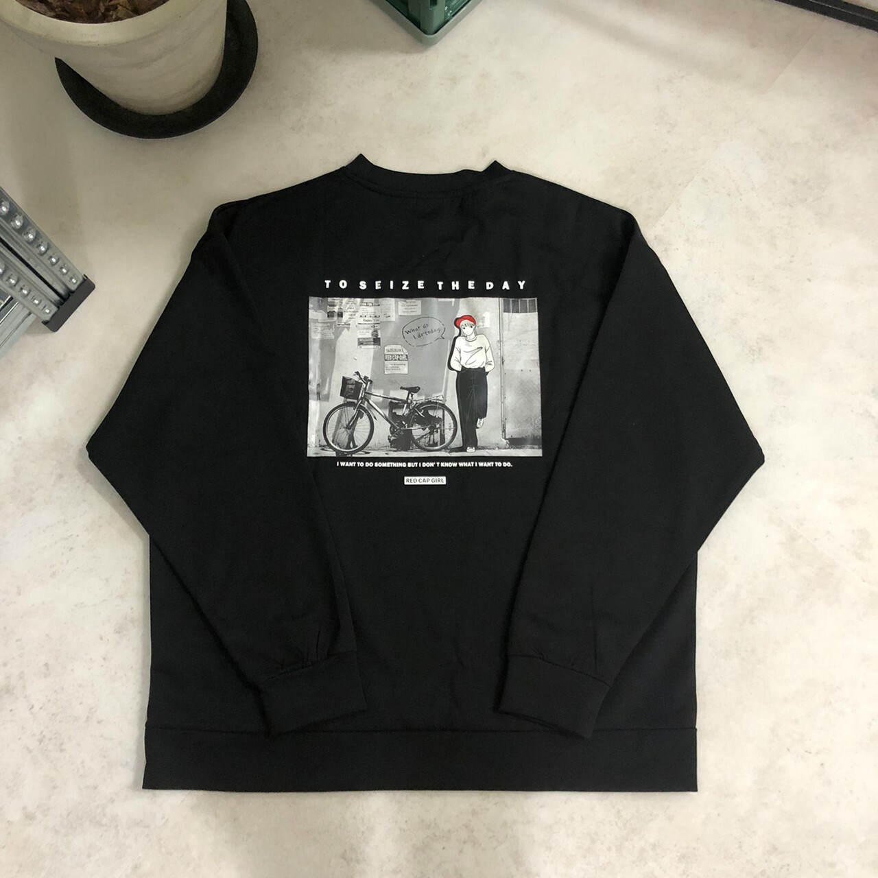 Red Cap Girl What Do I Do Today 印花大學Tee 23535