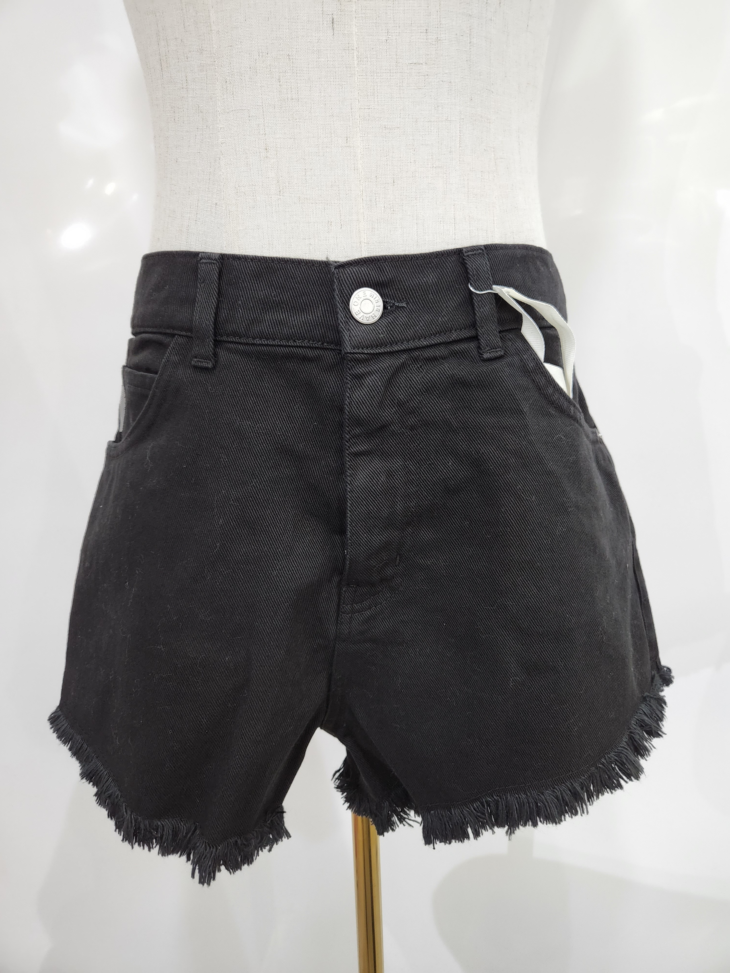 Haveone 黑色蘇邊牛仔短褲 22101 - M