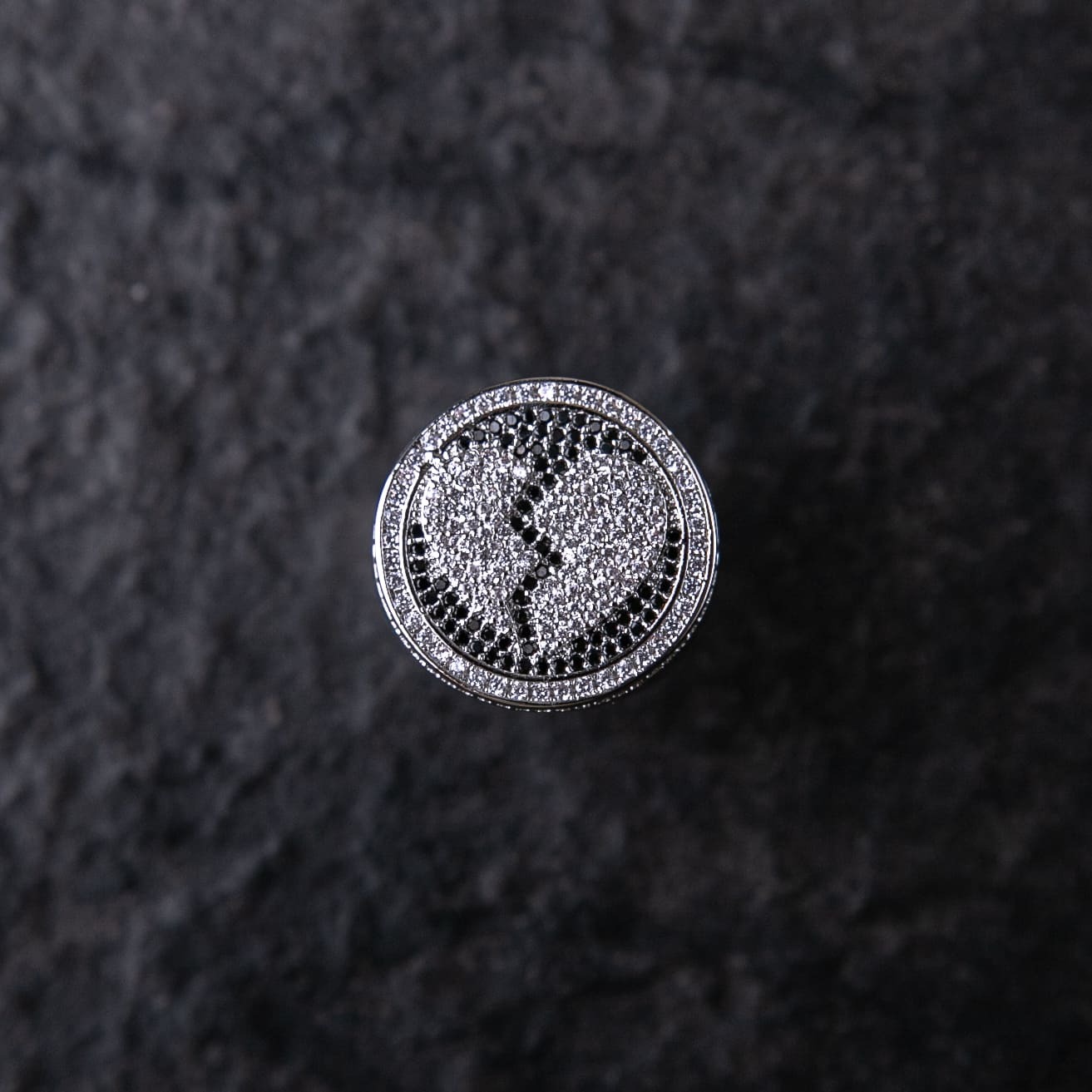 滿鑽心碎圓盤戒指