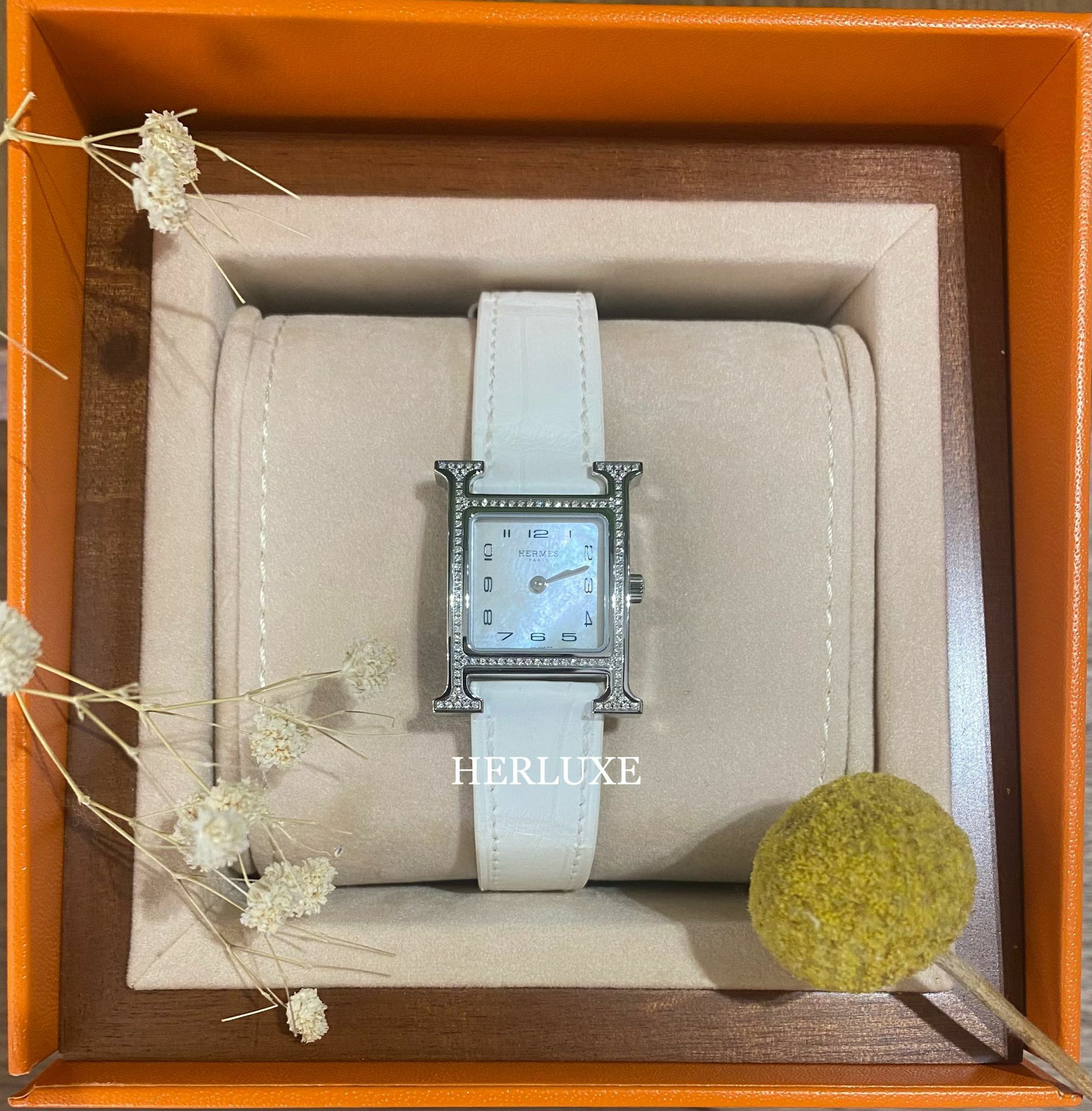 Heure H 21mm 18k plume alligator mat chantilly small model