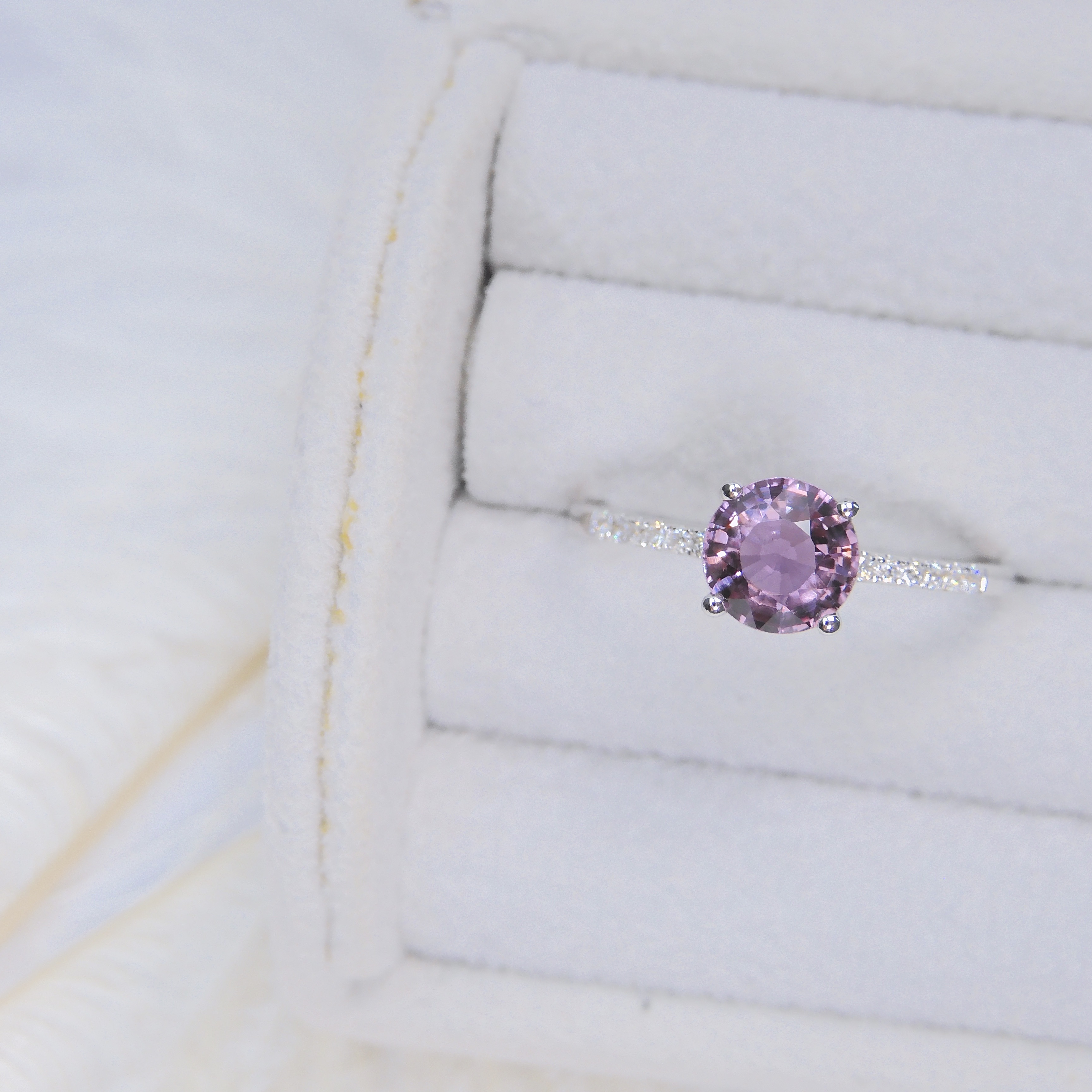 18K金 1.05ct 紫色藍寶石戒指 (配國際證書)