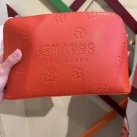 [S] TED BAKER FLORAL DEBOSSED SAFFIANO WASH BAG,DK-RED, 5059489929628 (ST115)
