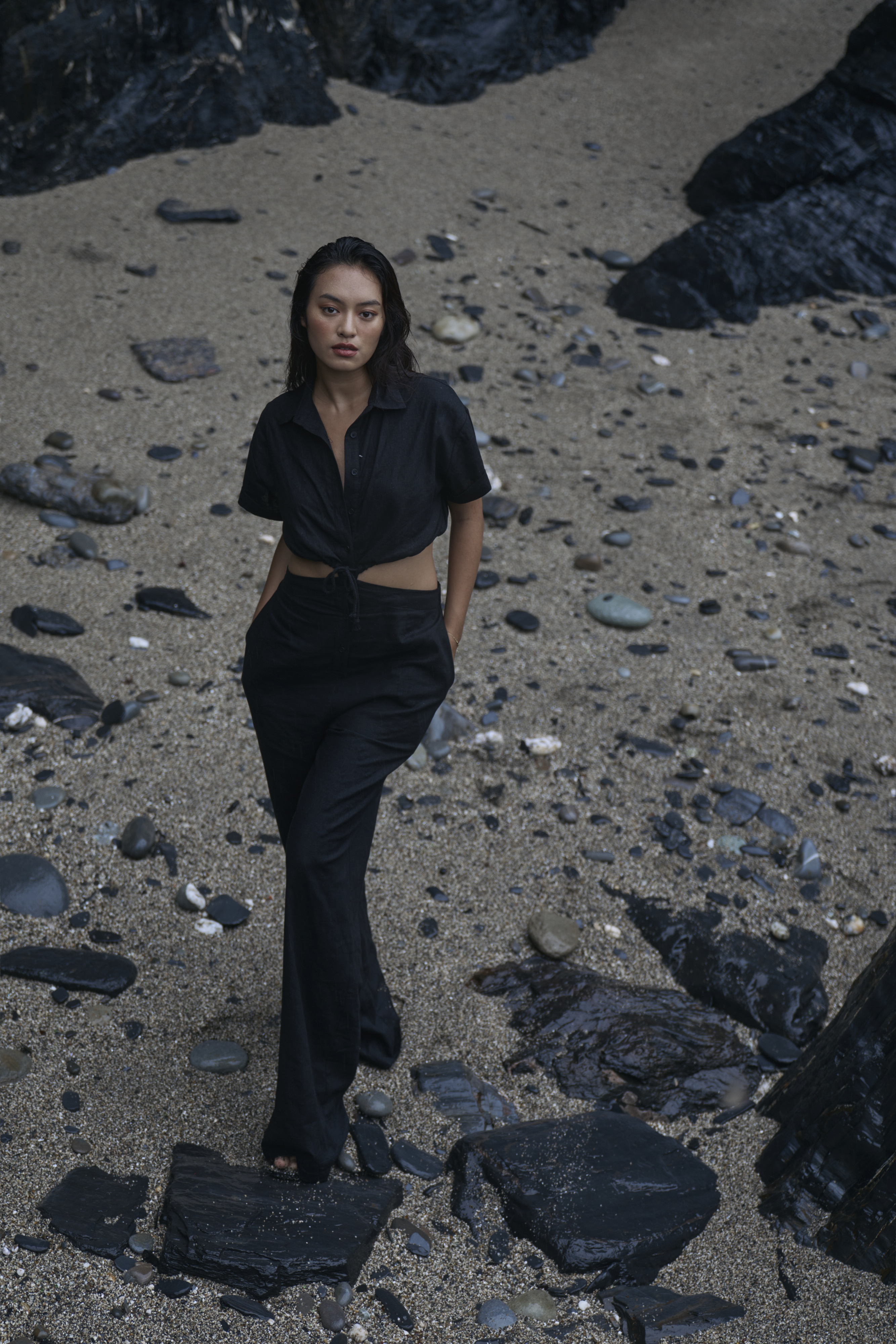 翻領排釦連身褲(黑)(現貨)