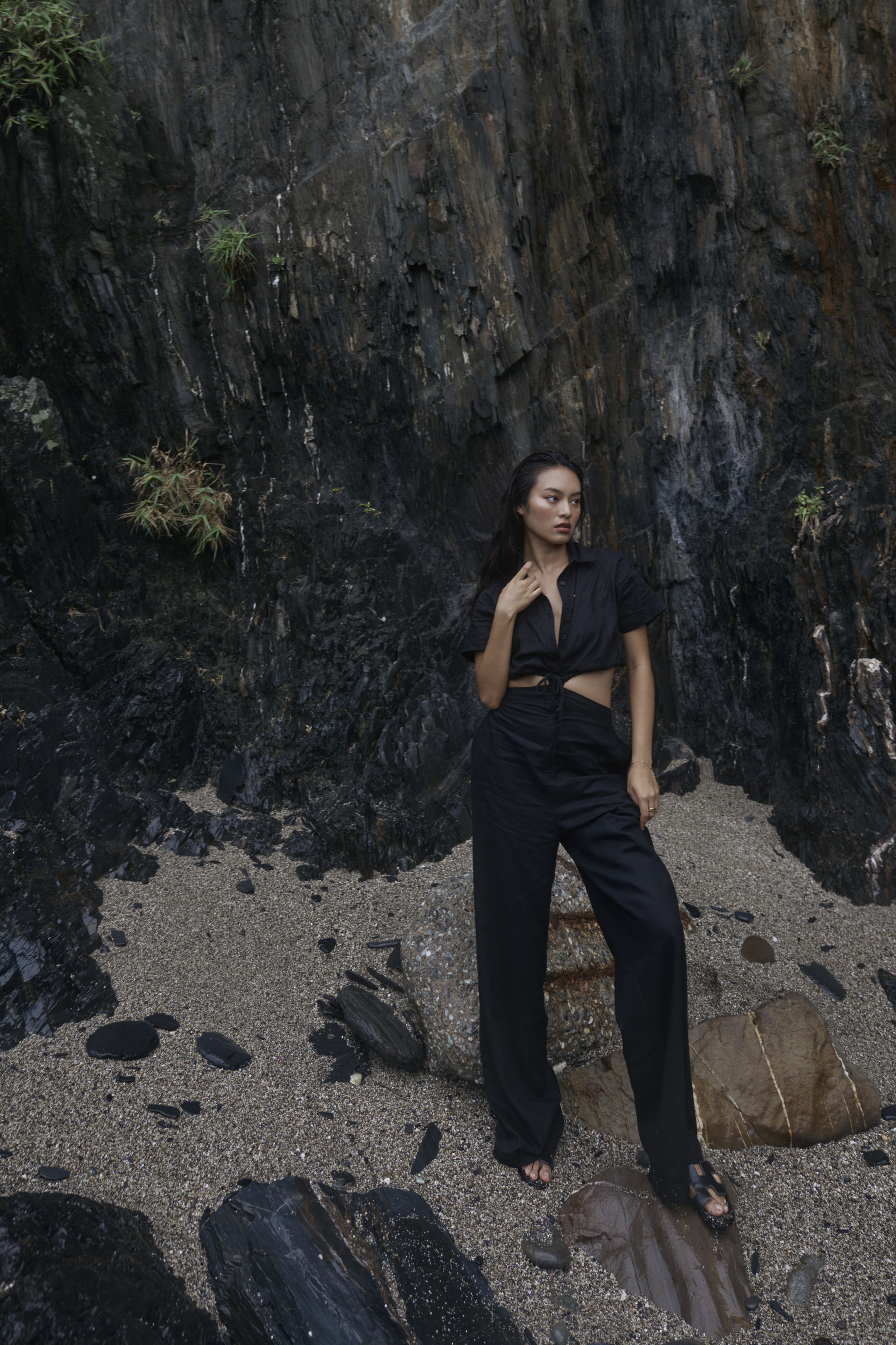 翻領排釦連身褲(黑)(現貨)