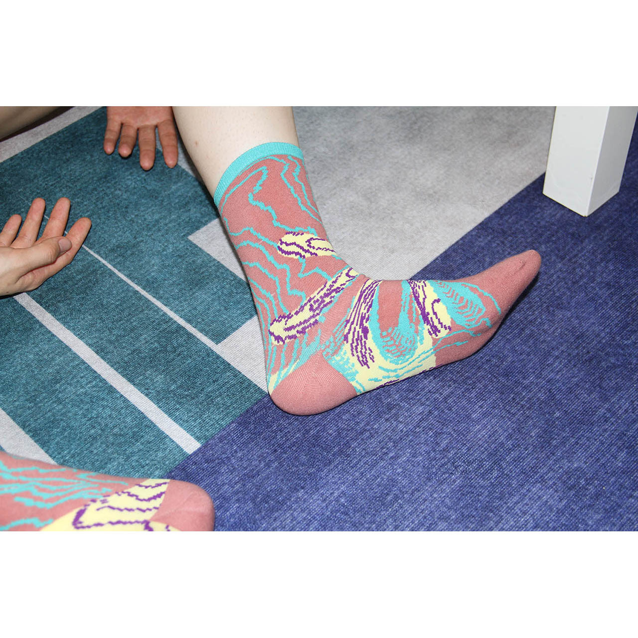 [Empty Cones] Bumpy Palm Casual Socks