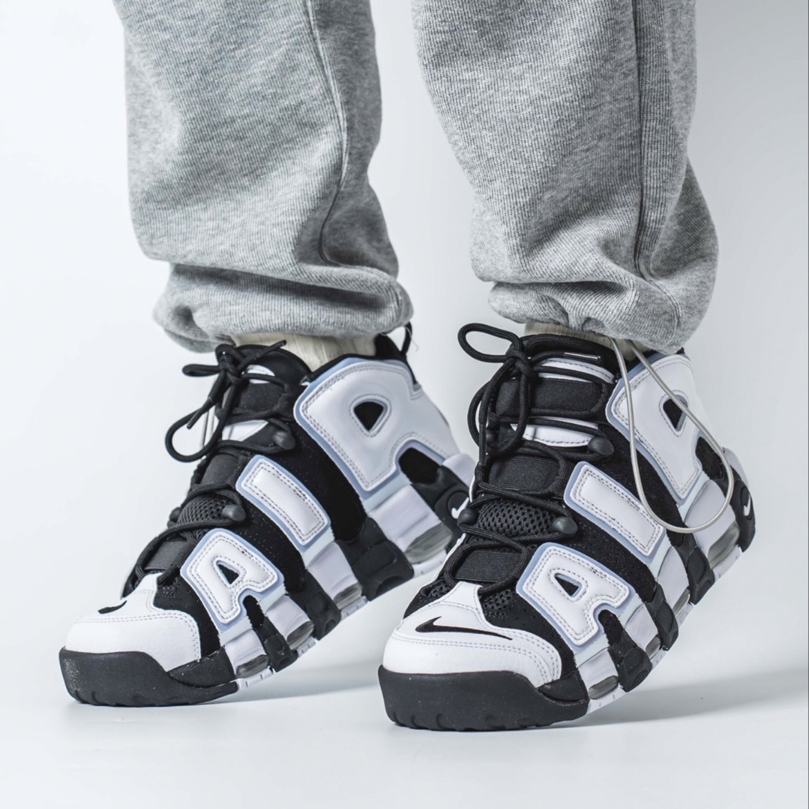 Nike Air More Uptempo 大AIR 黑白藍線 DQ6200-001 / DV0819-001