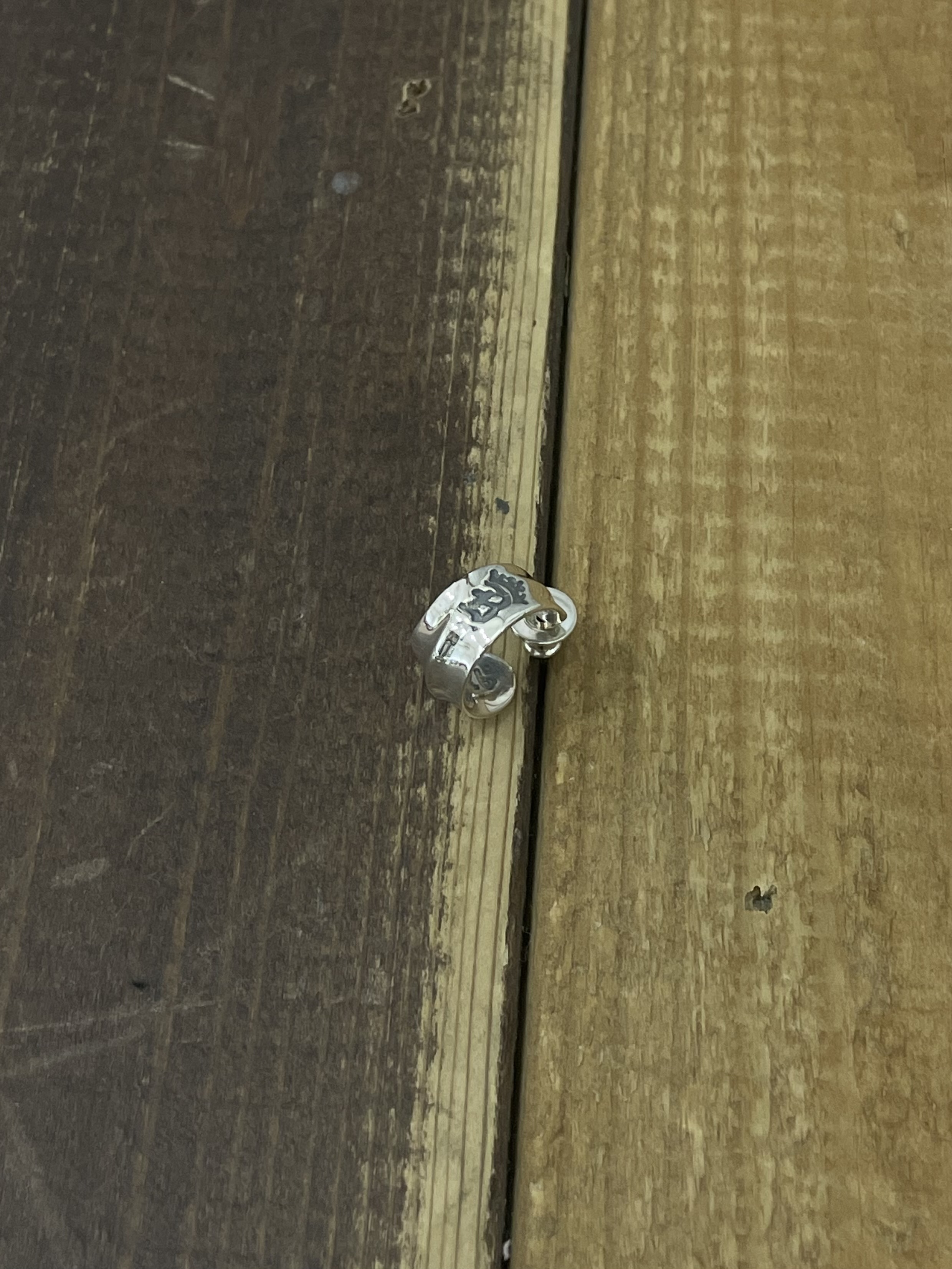 BWL E214 ‘B’ Crown Hoop Earrings