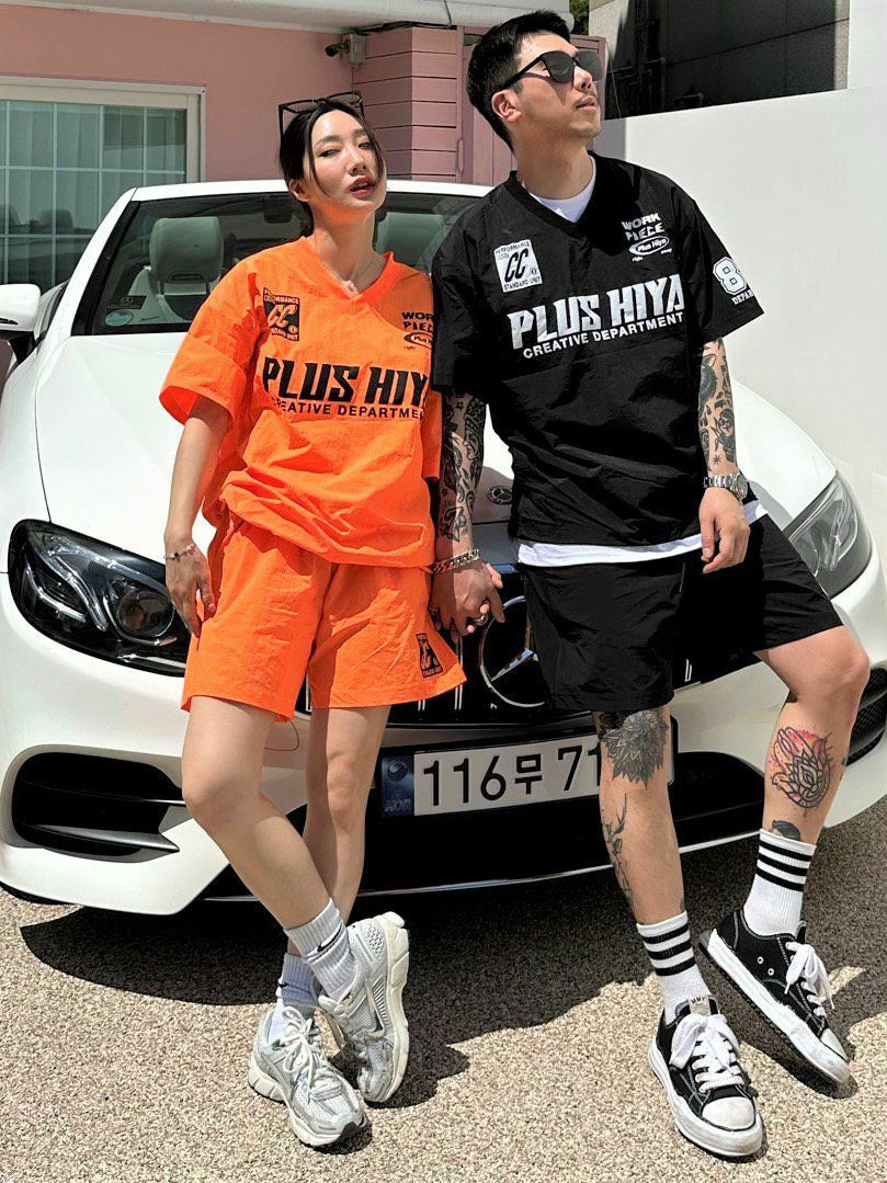 V領英文字短袖Tee PLUS82HIYA-008T