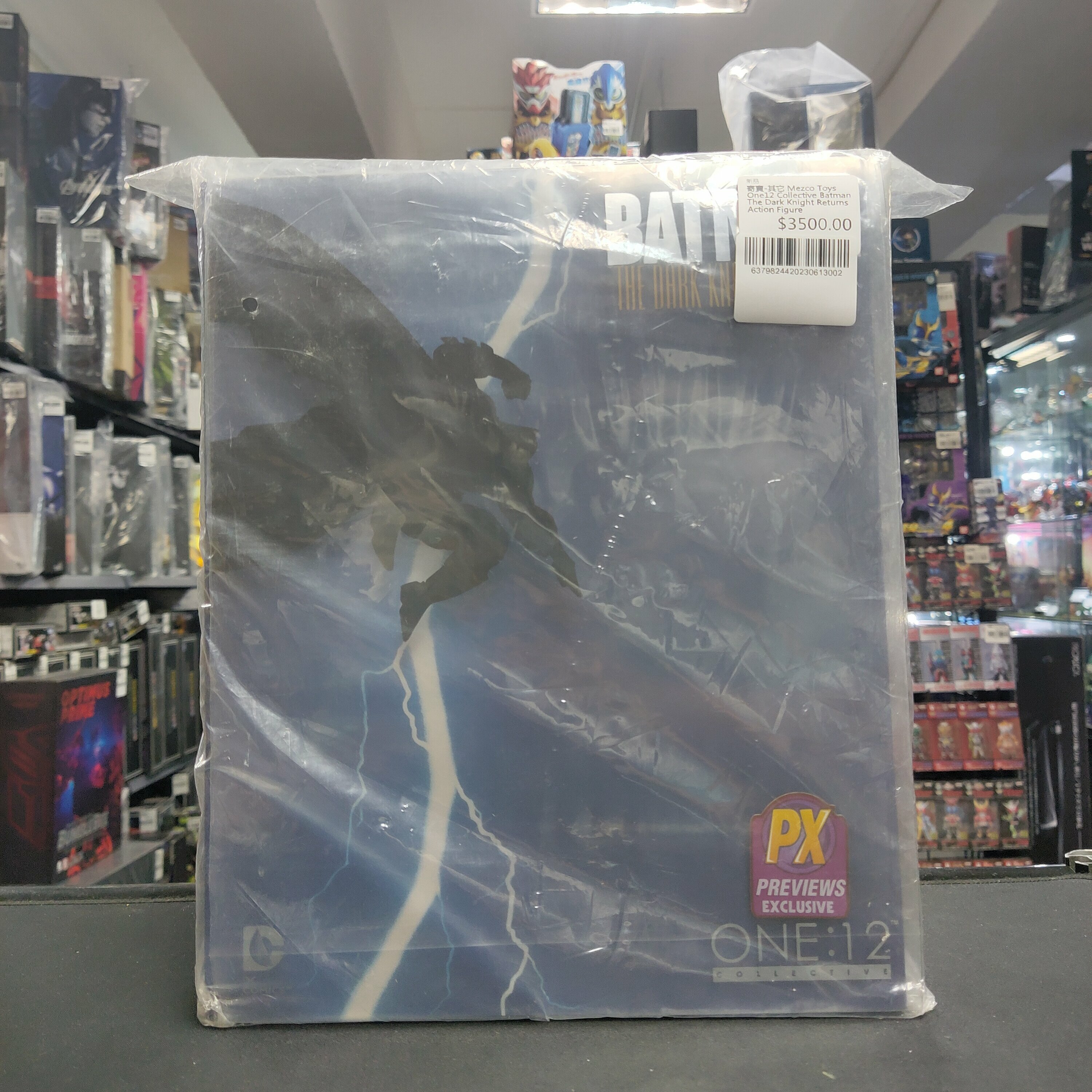 寄賣-其它 Mezco Toys One:12 Collective: Batman: The Dark Knight Returns Action Figure