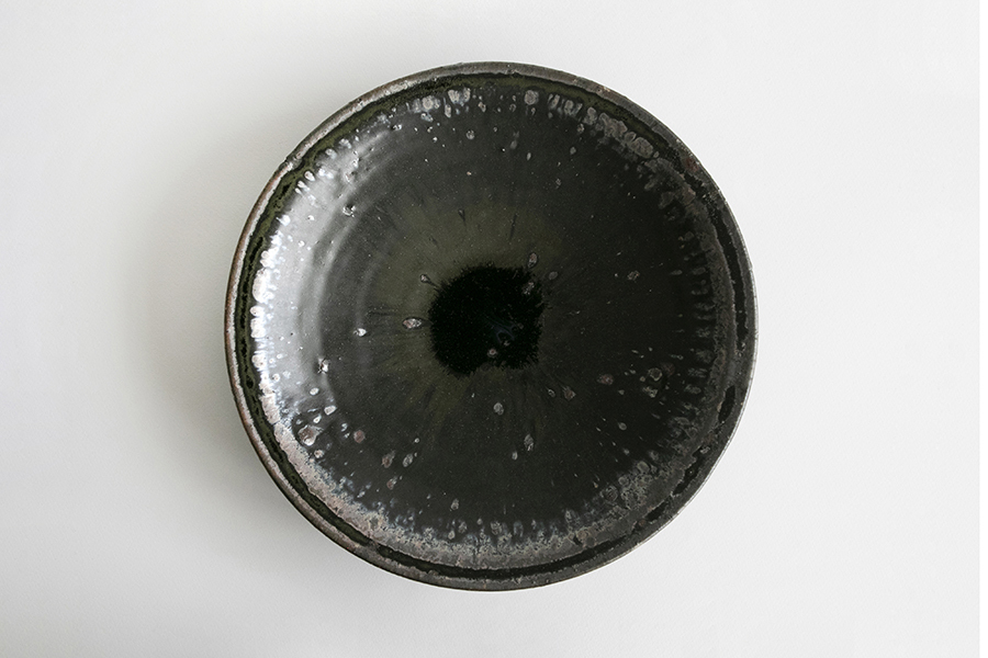 小野象平-黑化妝 7寸皿