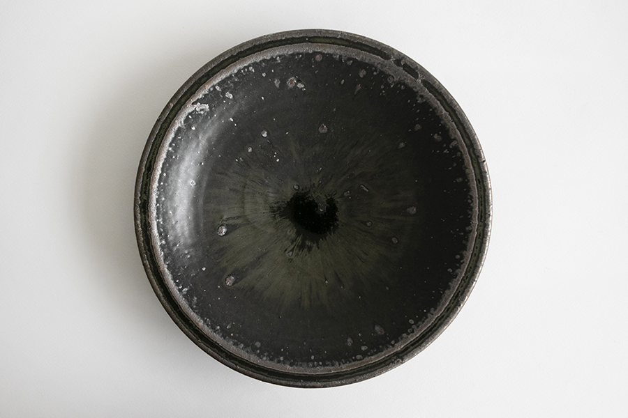 小野象平-黑化妝 8寸皿