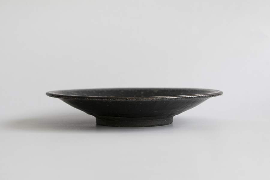 小野象平-黑化妝 8寸皿