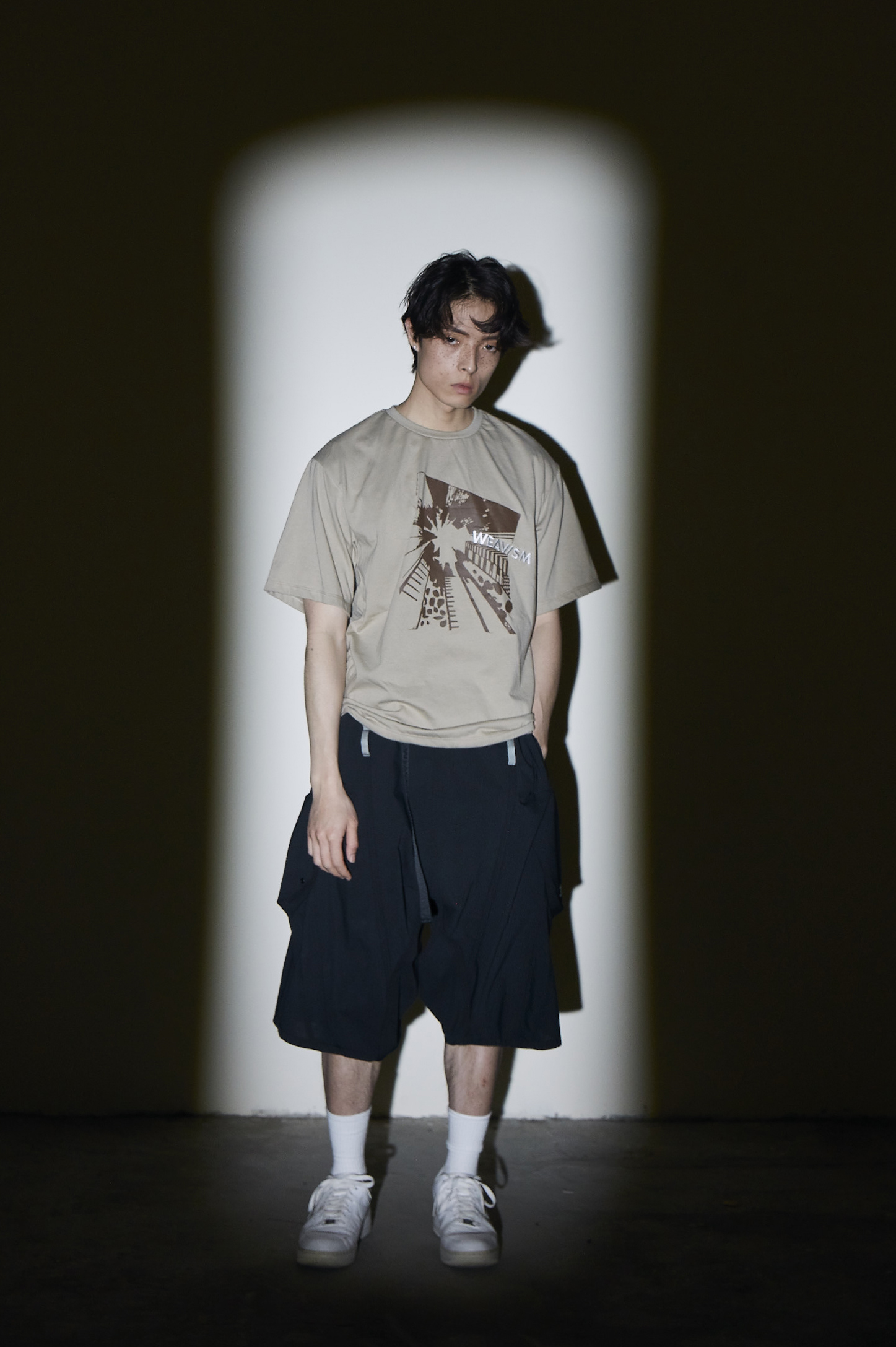 蟲視角刺繡印花寬鬆Tee- 沙褐