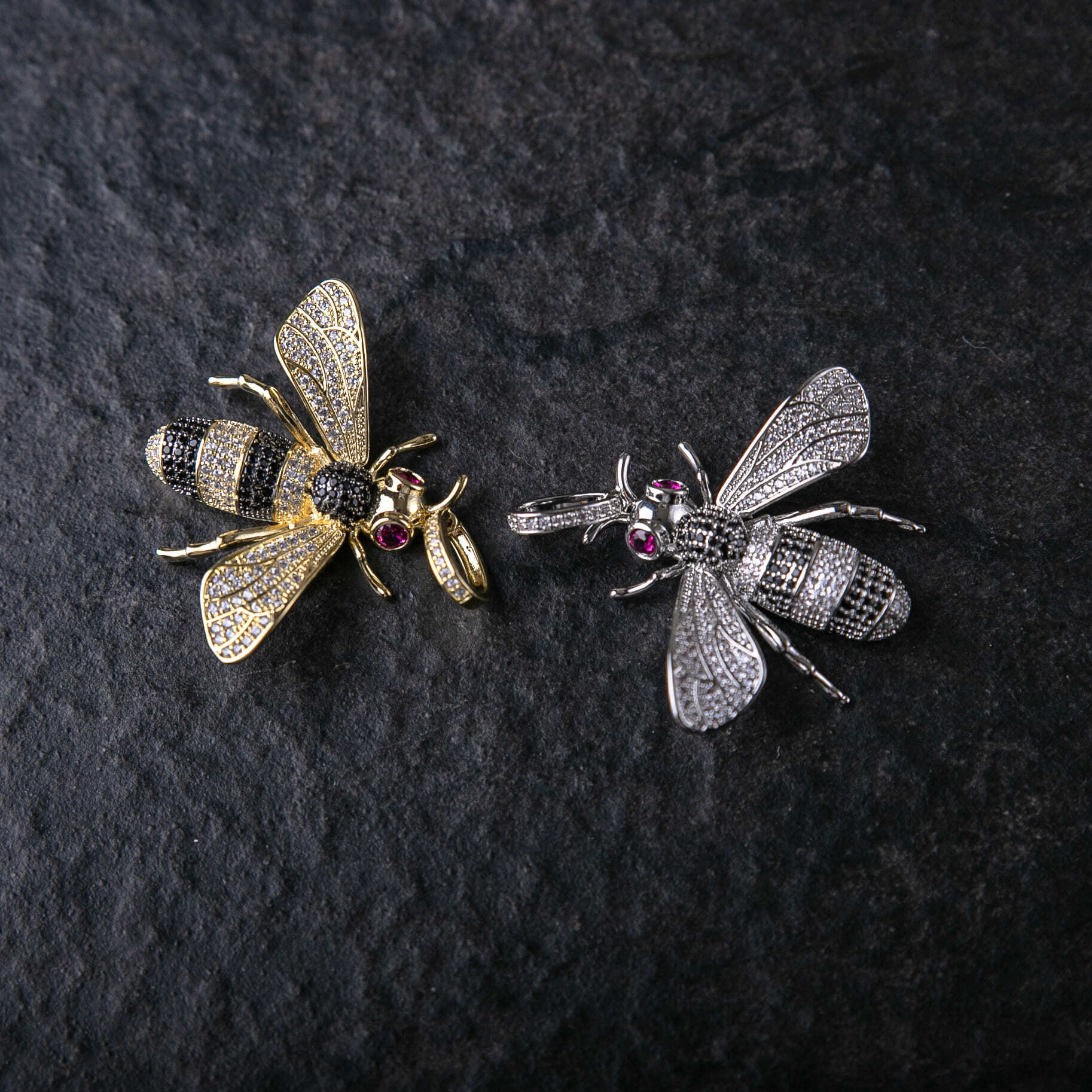 滿鑲大黃蜂墜飾