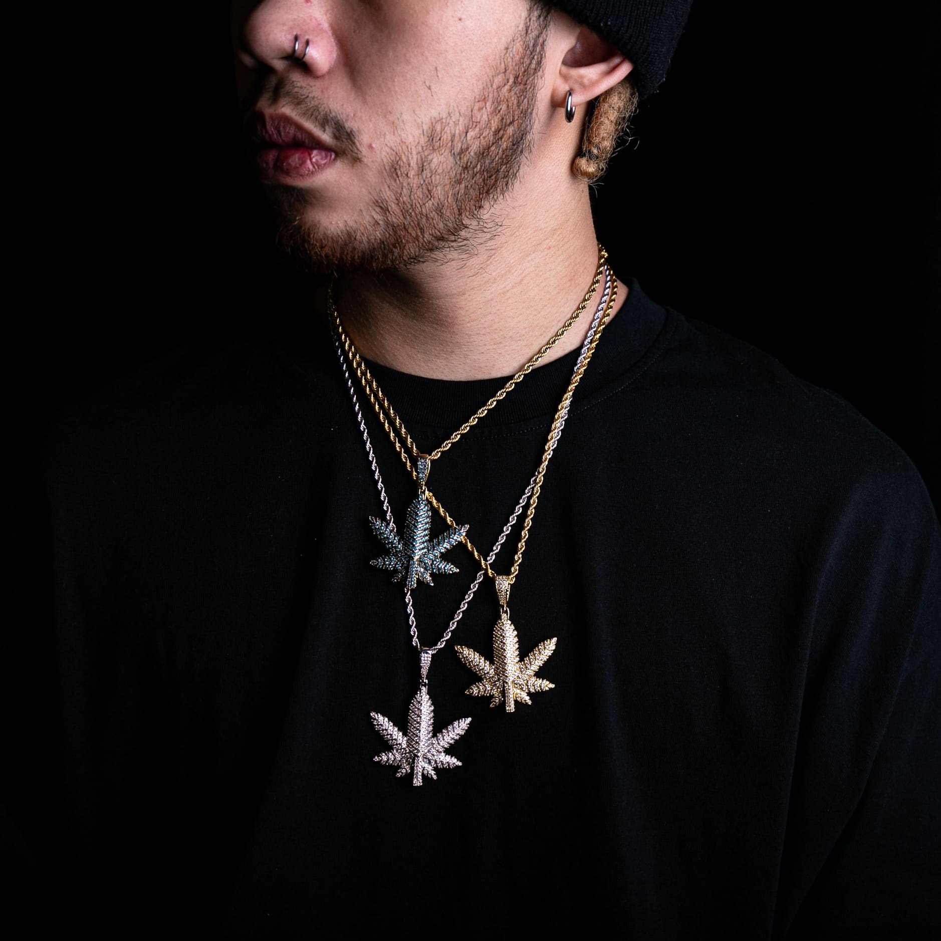 滿鑲立體大麻葉造型墜飾