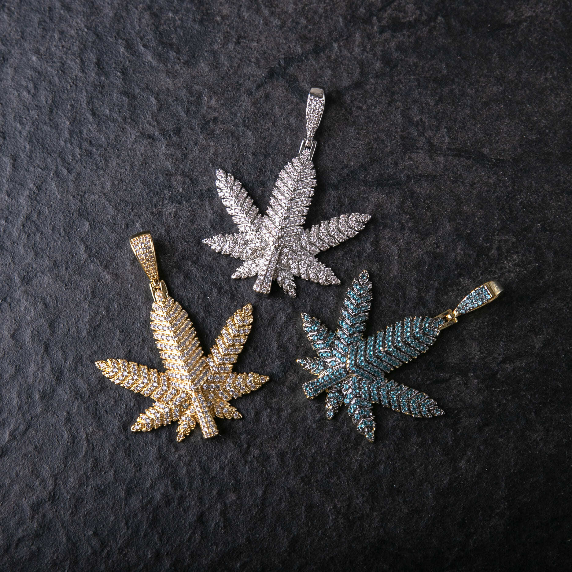 滿鑲立體大麻葉造型墜飾