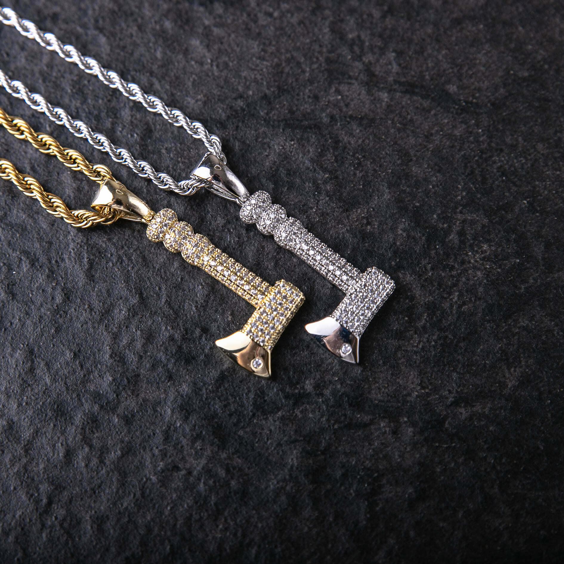 滿鑲斧頭造型墜飾