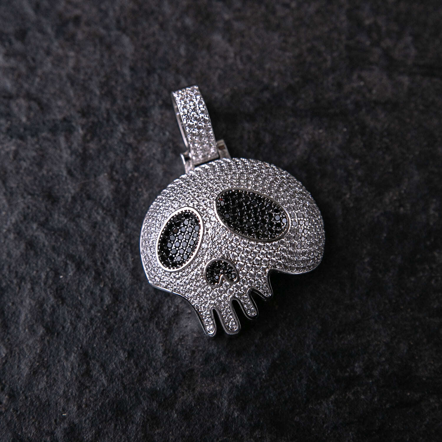 滿鑲骷髏頭墜飾