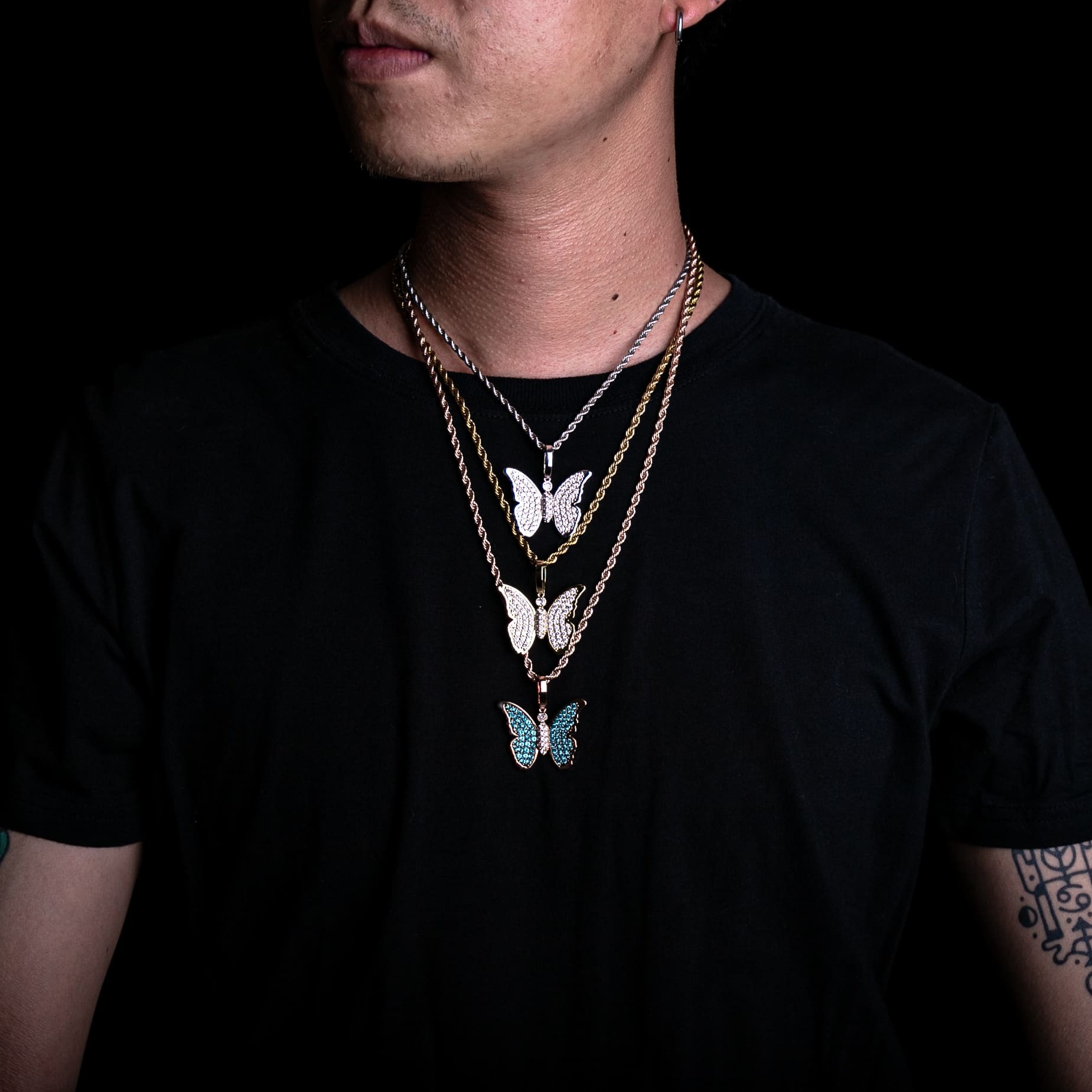 滿鑲迷你蝴蝶墜飾