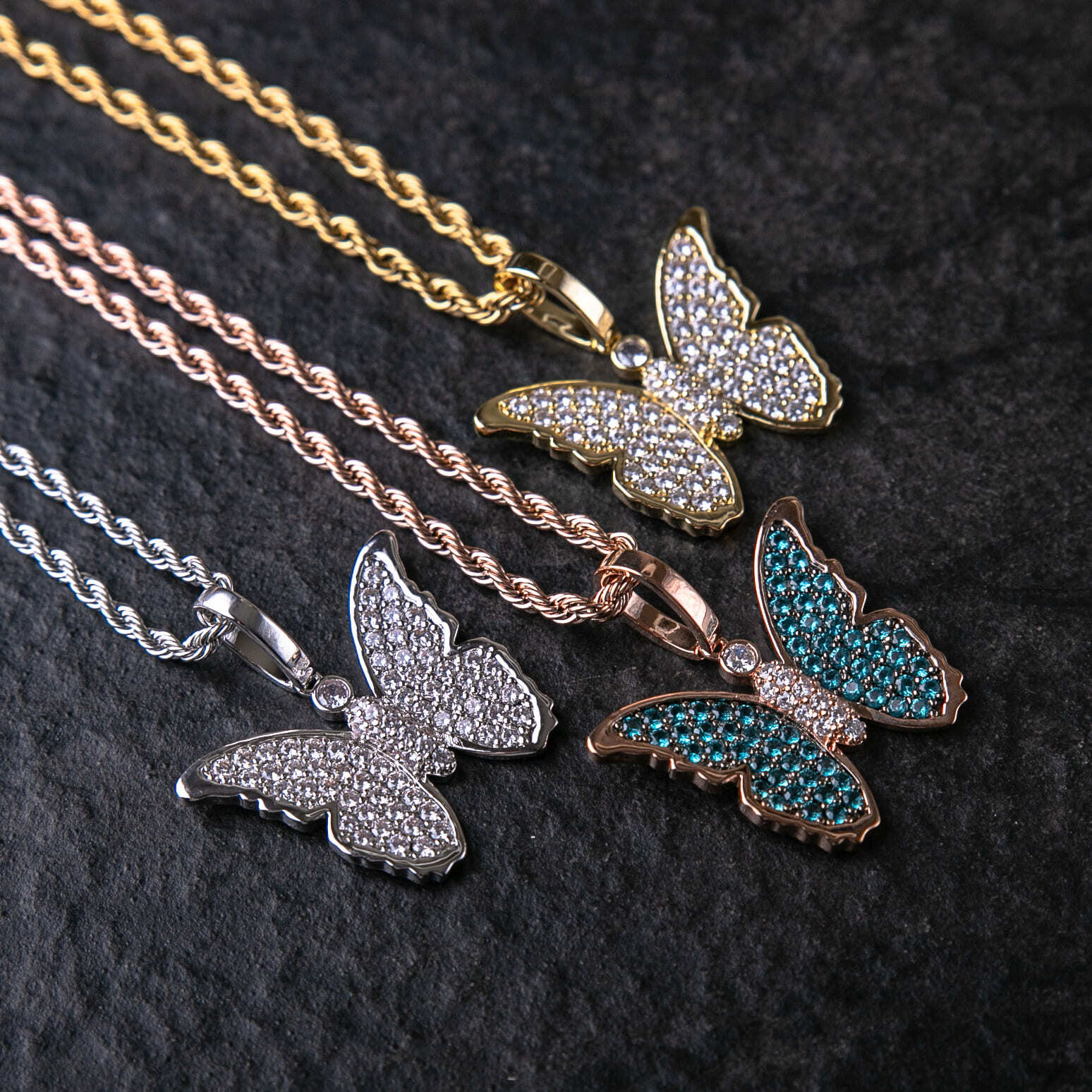 滿鑲迷你蝴蝶墜飾