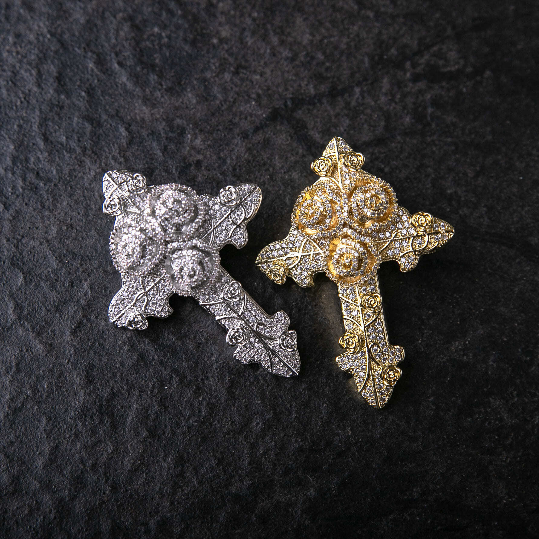 滿鑲玫瑰十字架墜飾