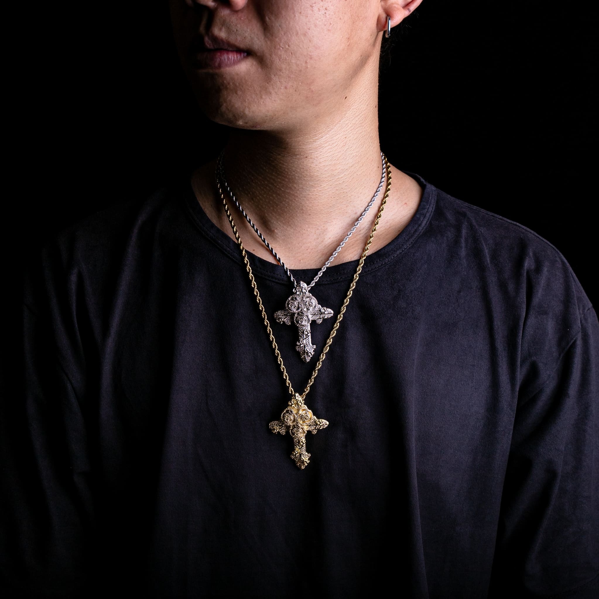 滿鑲玫瑰十字架墜飾