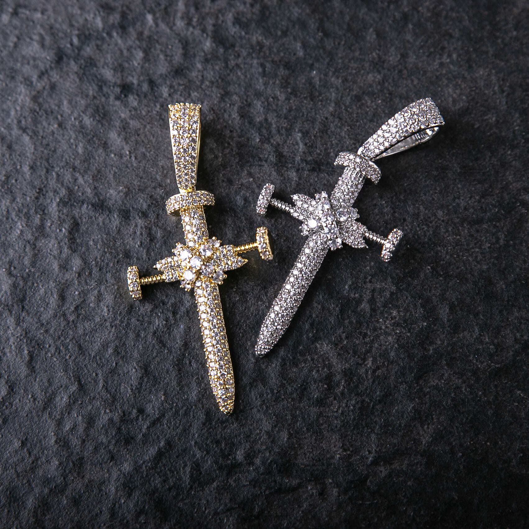 滿鑲大釘子十字架墜飾