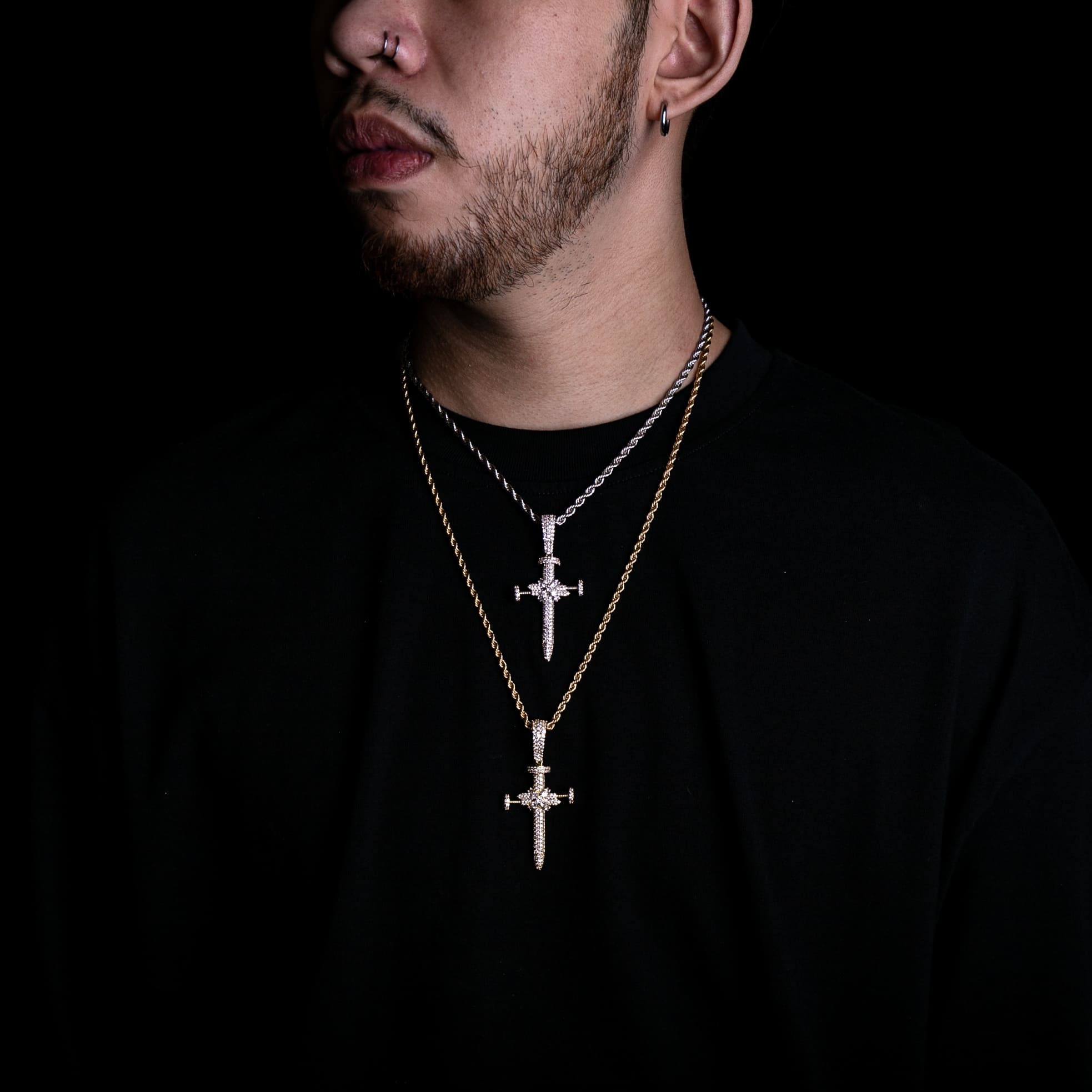 滿鑲大釘子十字架墜飾