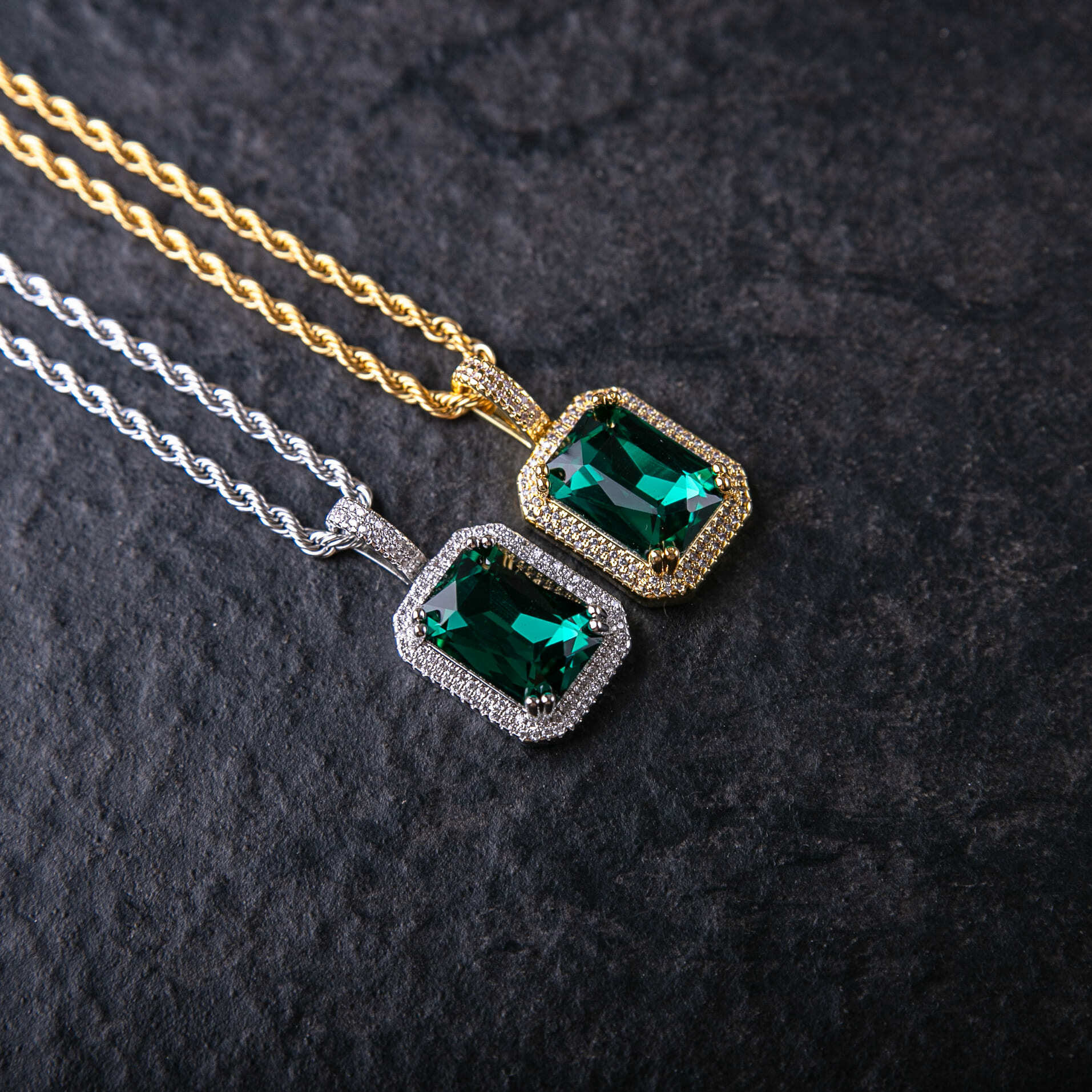 祖母綠色寶石墜飾