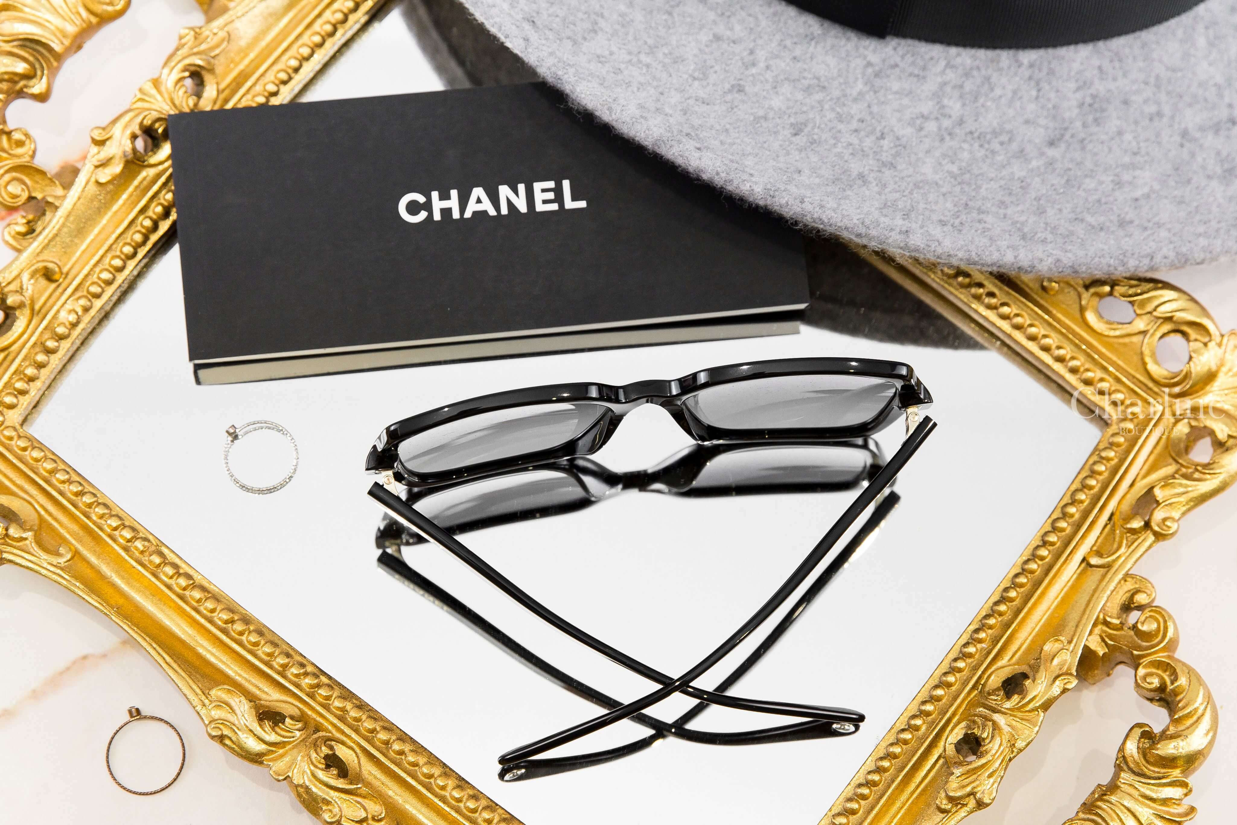 Chanel Square Sunglasses 黑色方框灰色鏡片側邊金字Chanel/CC太陽眼鏡-Charline Boutique 精品代購